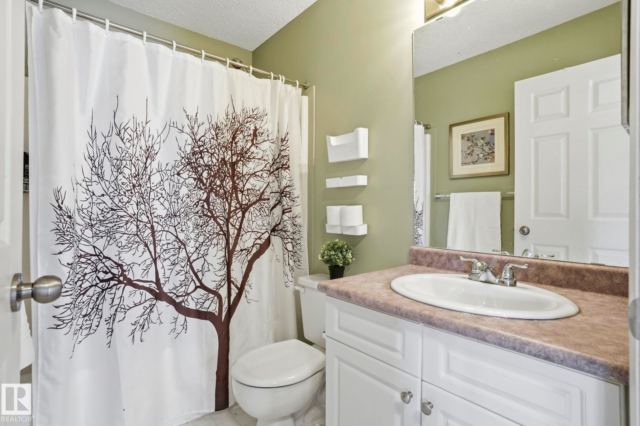 2049 Tanner Wynd Nw, Edmonton, AB - Indoor Photo Showing Bathroom