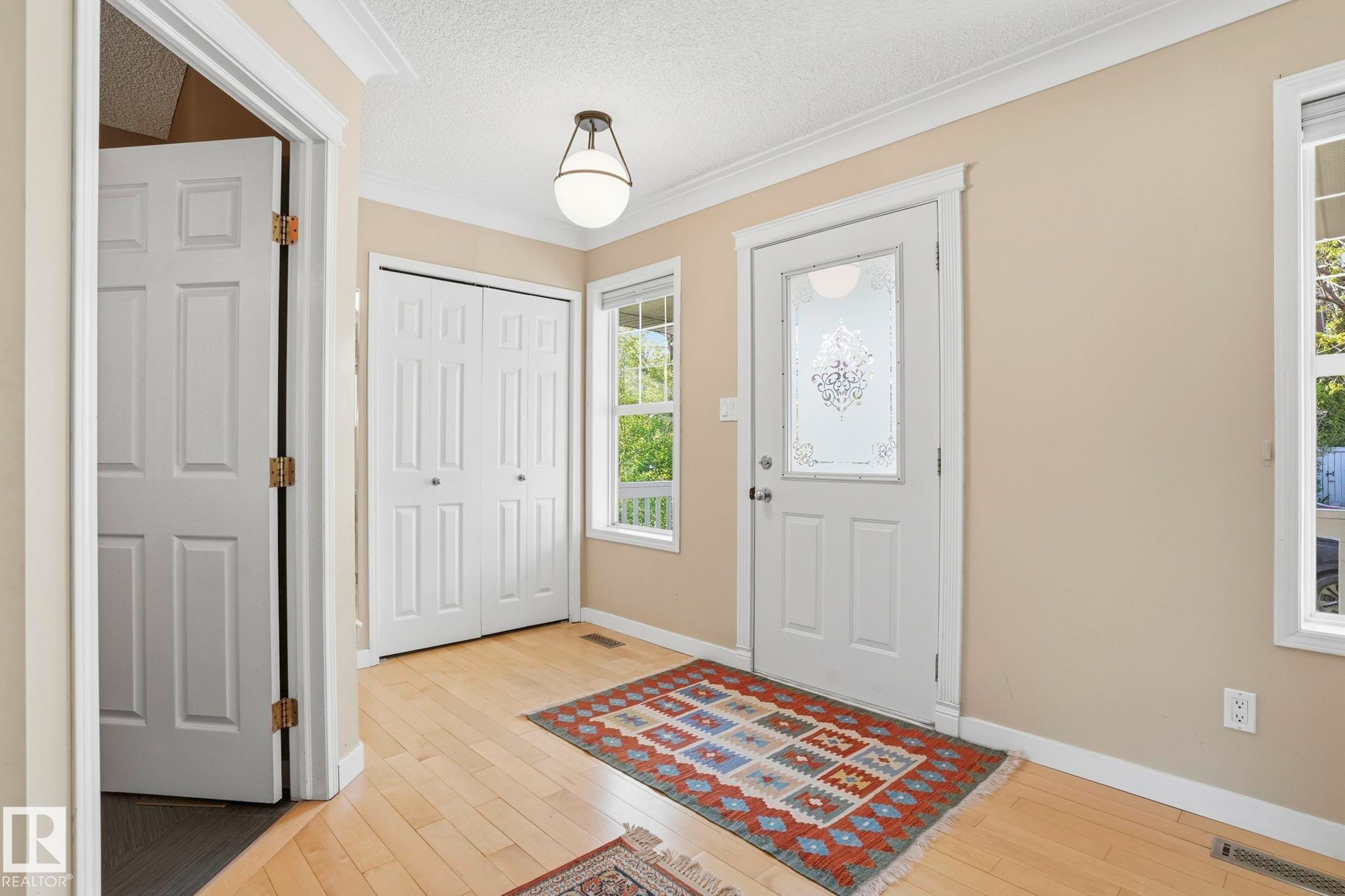 2049 Tanner Wynd Nw, Edmonton, AB - Indoor Photo Showing Other Room