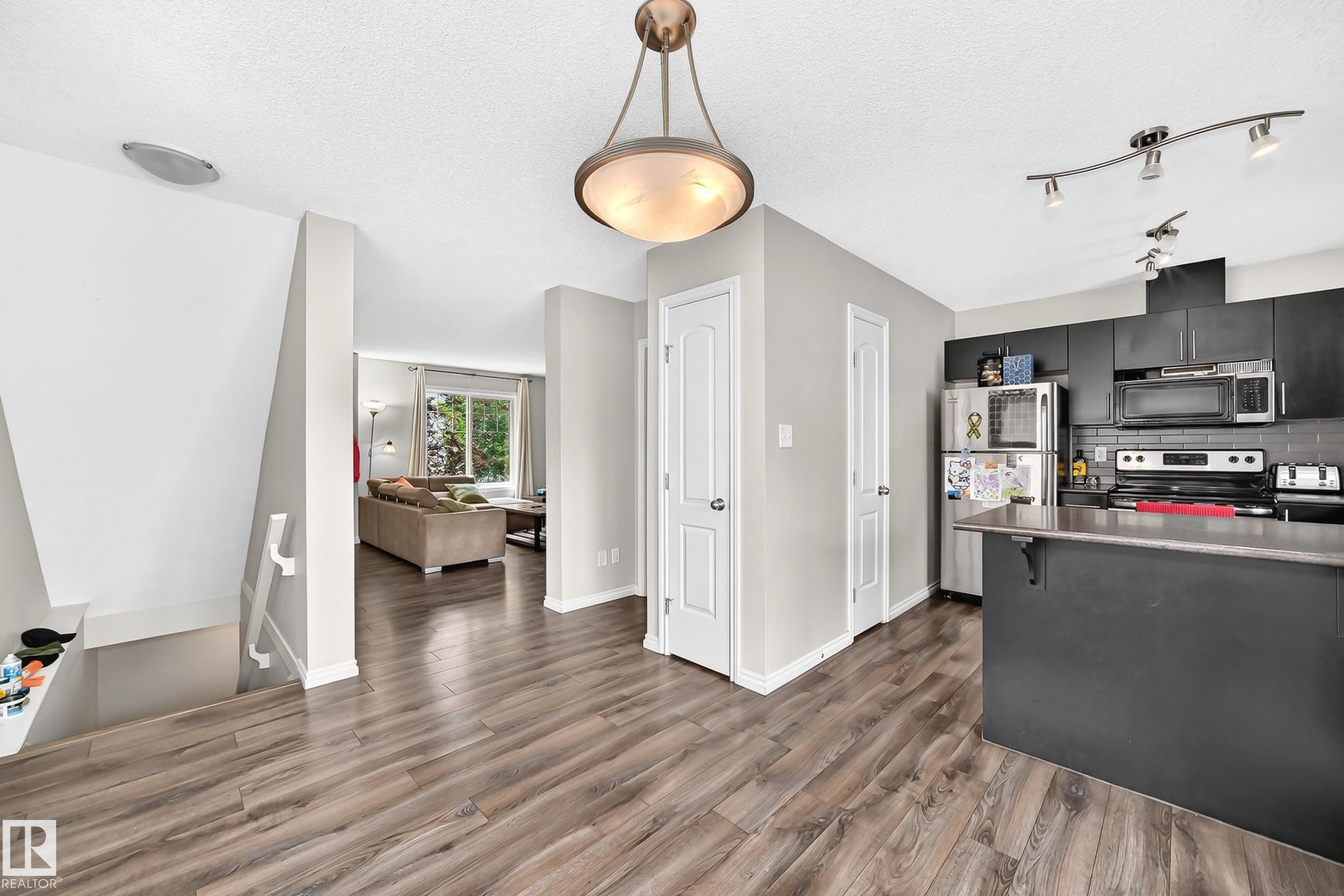 #21 8716 179 Av Nw, Edmonton, AB - Indoor Photo Showing Kitchen
