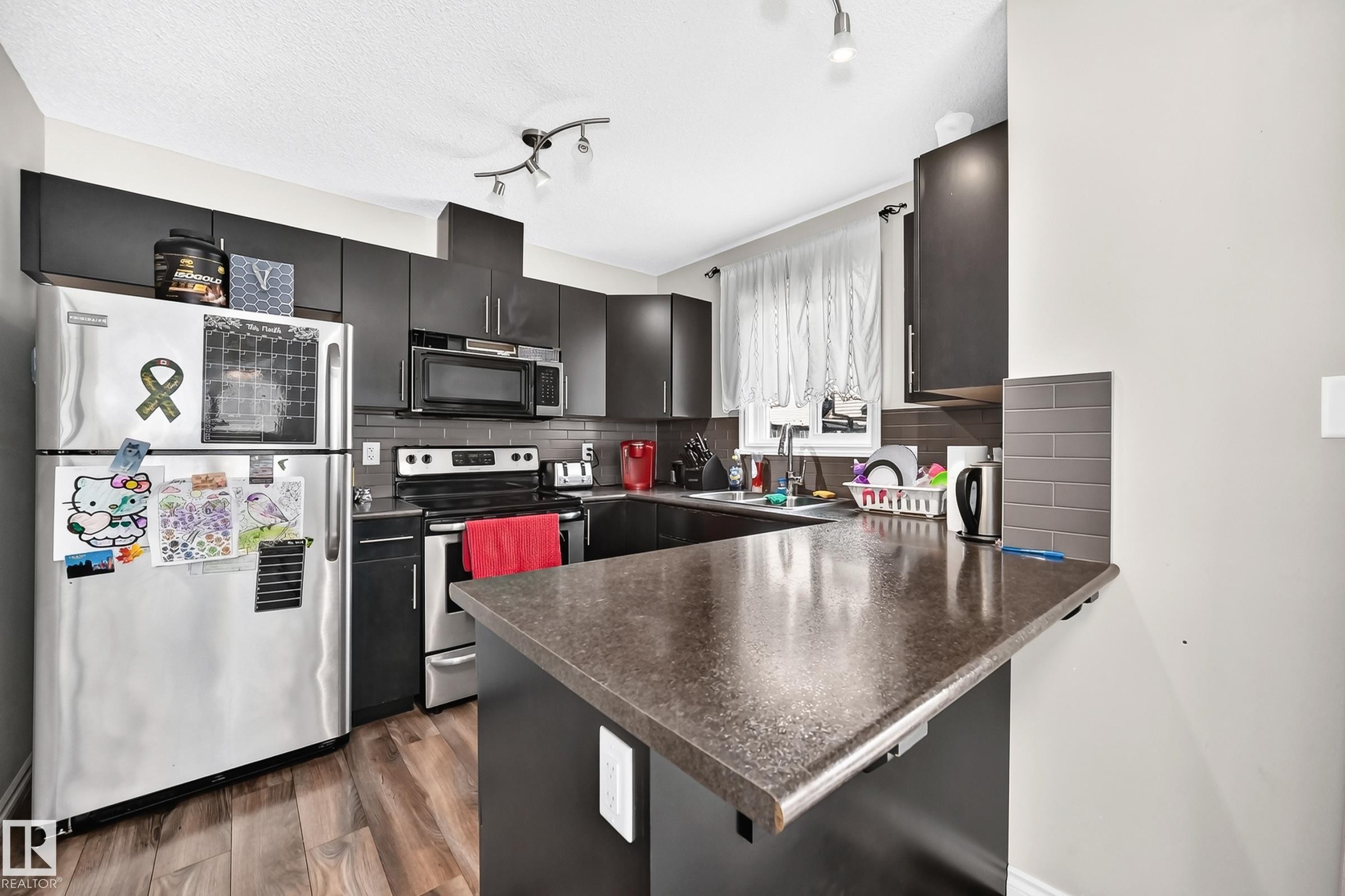 #21 8716 179 Av Nw, Edmonton, AB - Indoor Photo Showing Kitchen