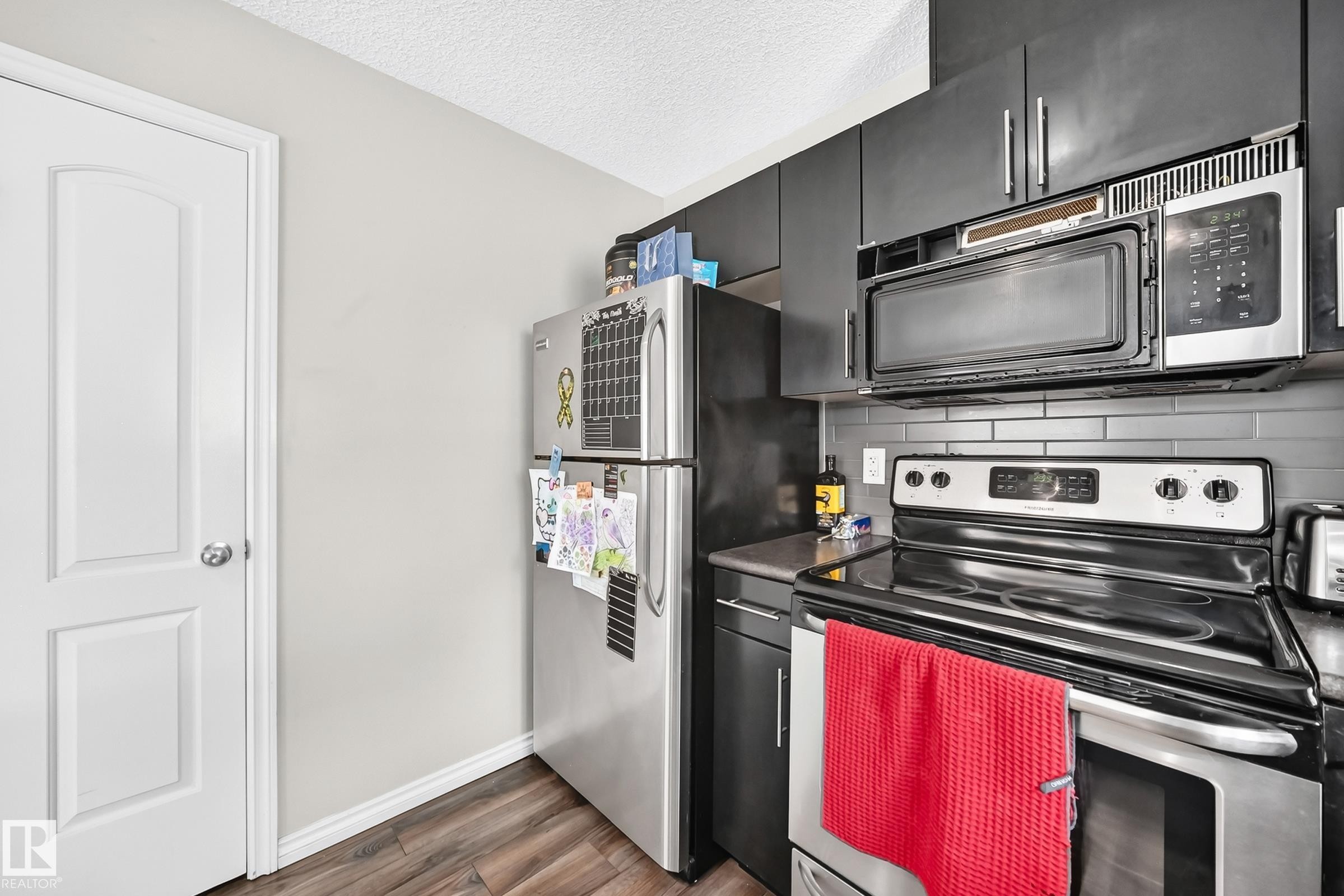 #21 8716 179 Av Nw, Edmonton, AB - Indoor Photo Showing Kitchen