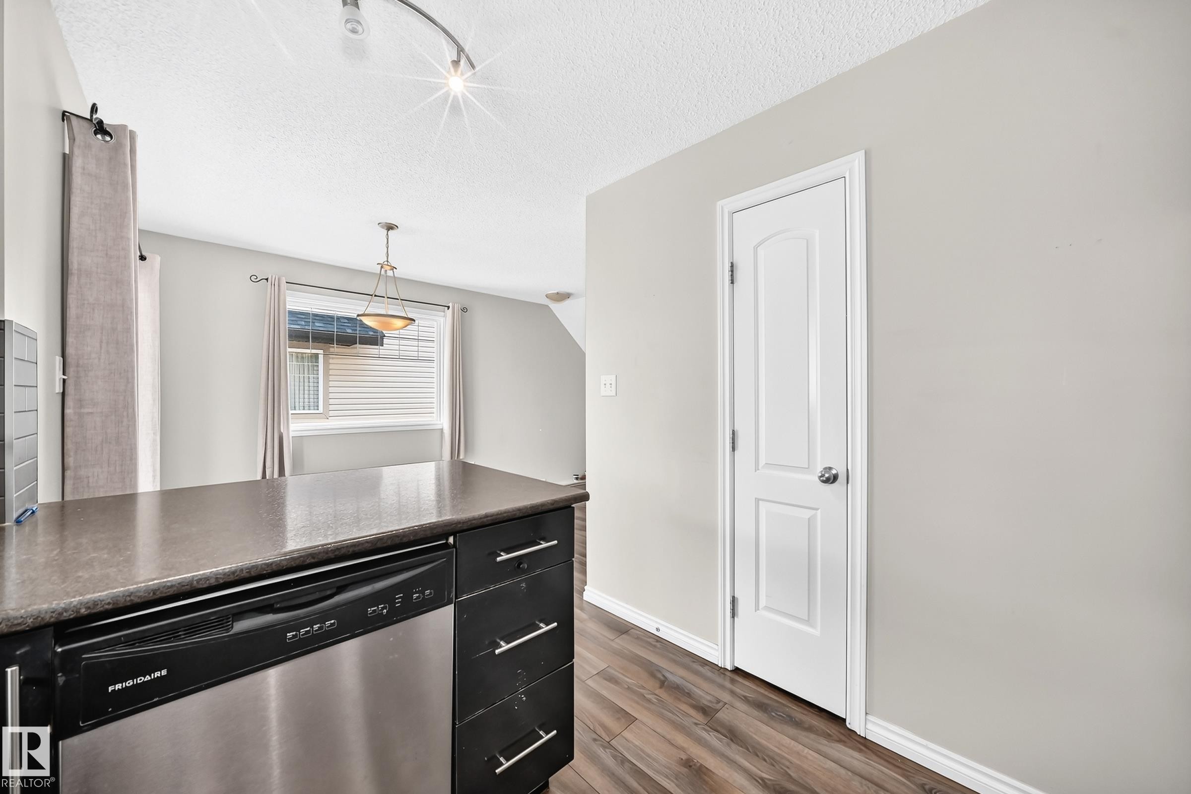 #21 8716 179 Av Nw, Edmonton, AB - Indoor Photo Showing Kitchen