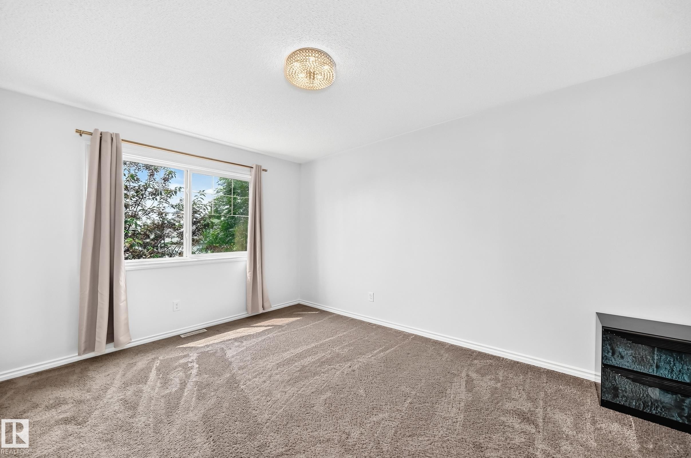 #21 8716 179 Av Nw, Edmonton, AB - Indoor Photo Showing Other Room