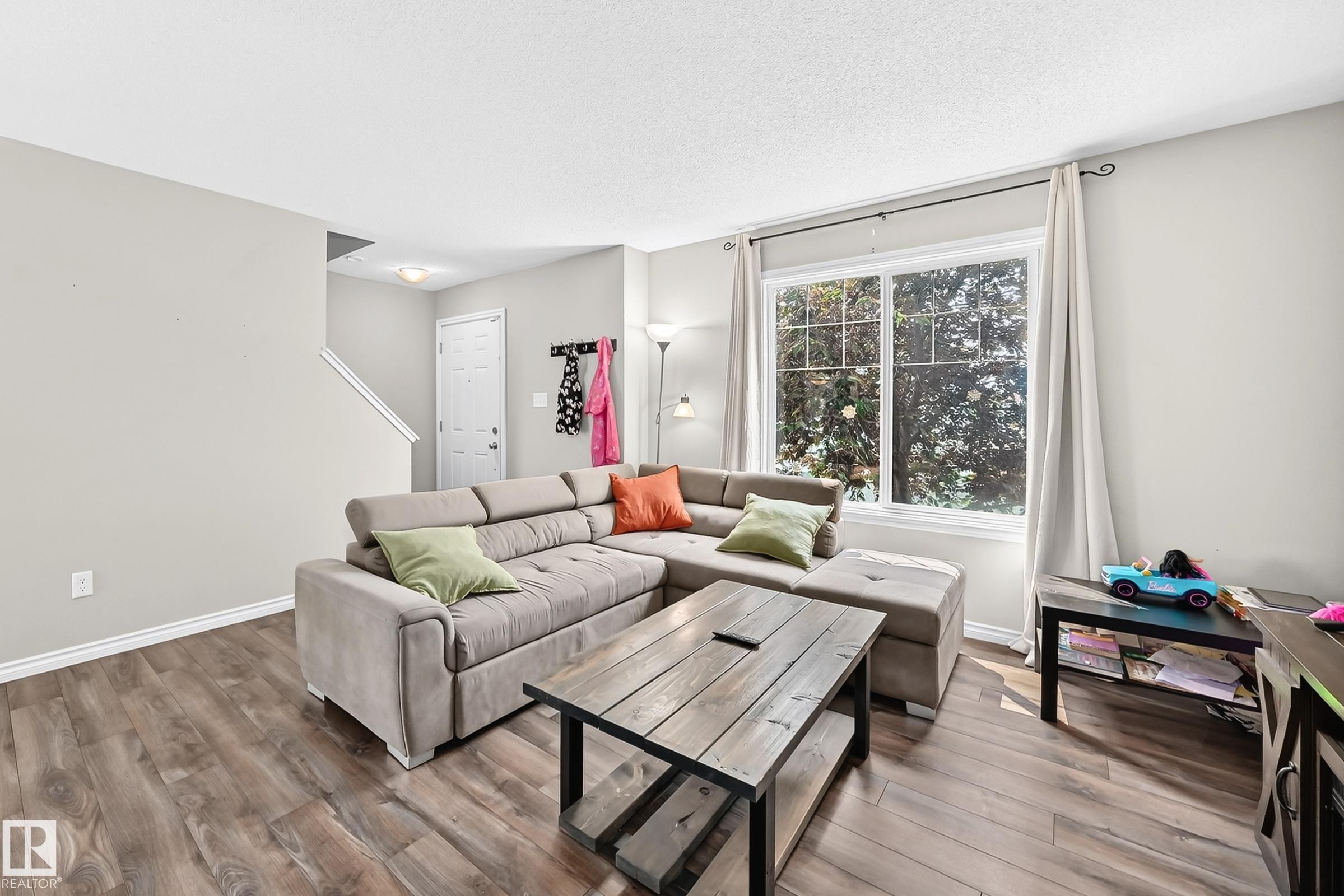 #21 8716 179 Av Nw, Edmonton, AB - Indoor Photo Showing Living Room