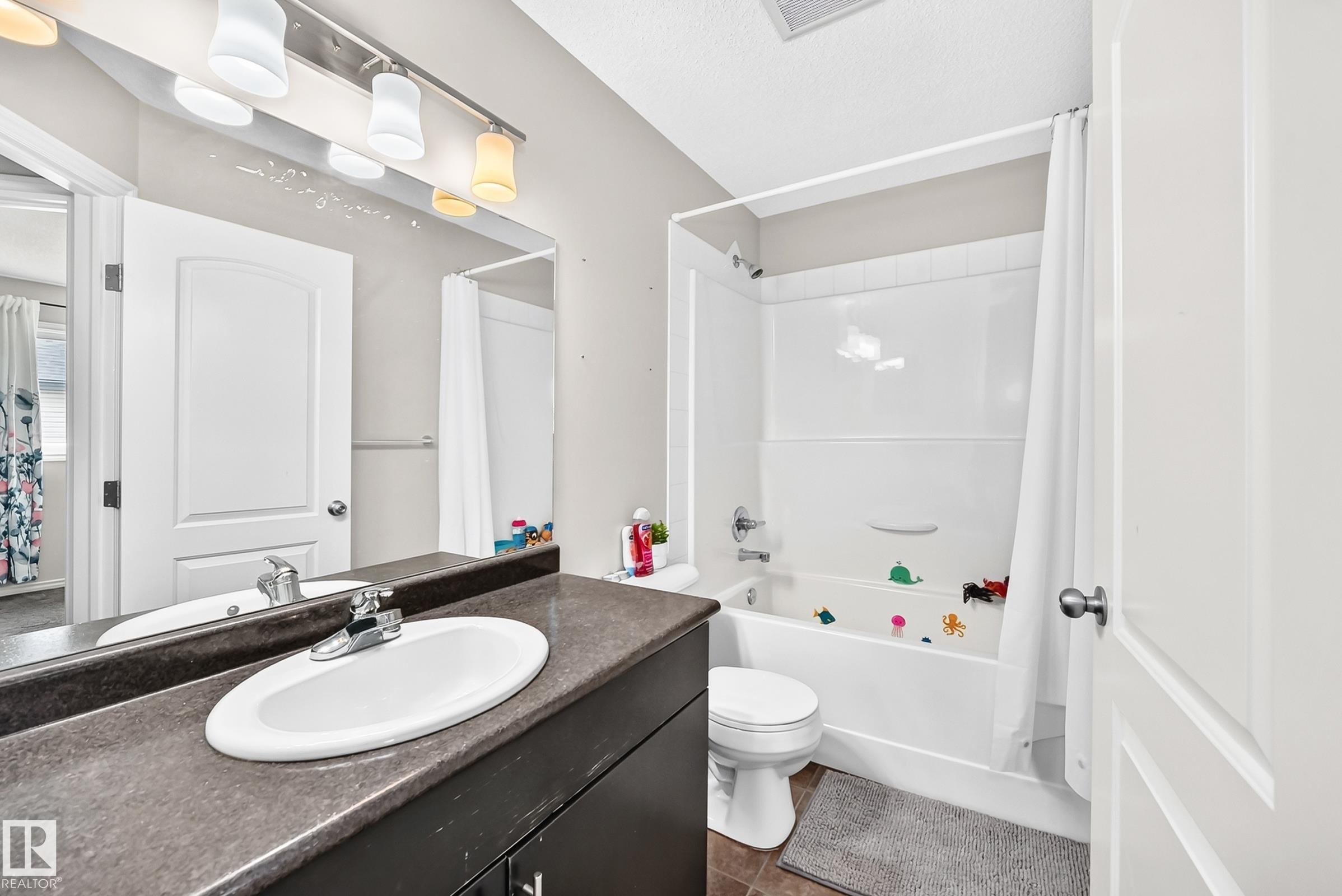 #21 8716 179 Av Nw, Edmonton, AB - Indoor Photo Showing Bathroom