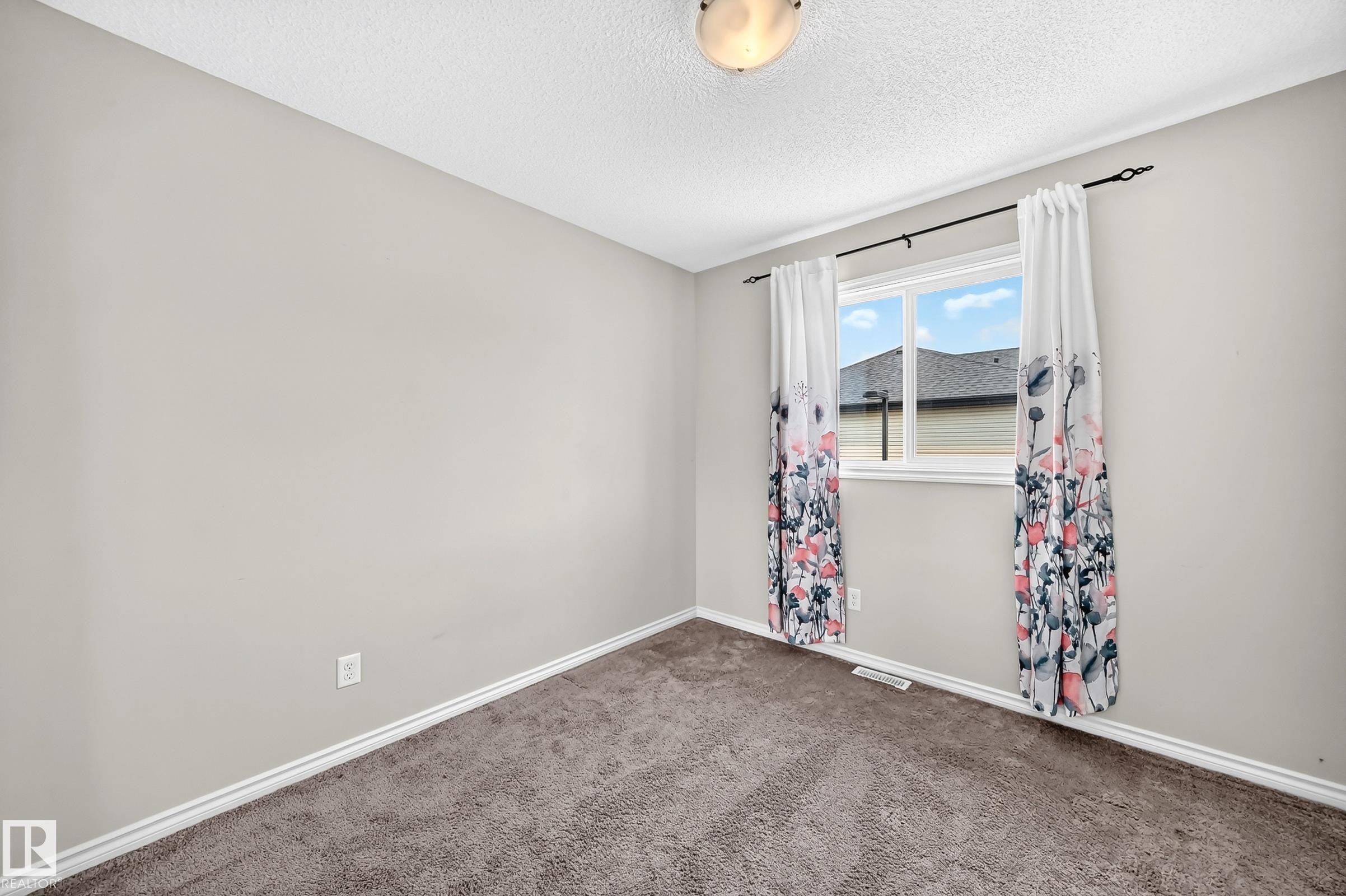 #21 8716 179 Av Nw, Edmonton, AB - Indoor Photo Showing Other Room