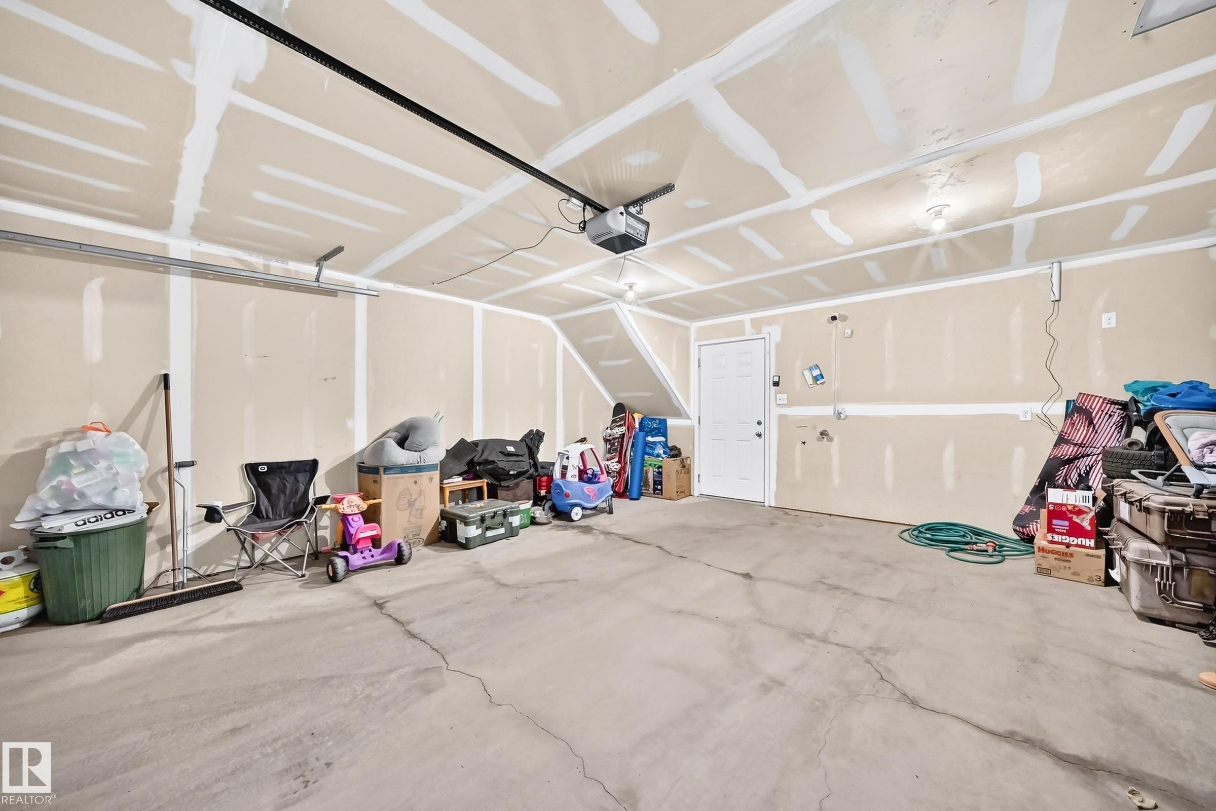 #21 8716 179 Av Nw, Edmonton, AB - Indoor Photo Showing Garage