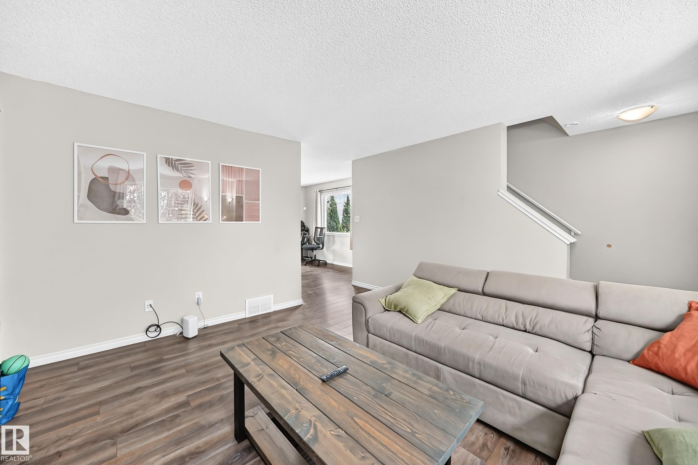 #21 8716 179 Av Nw, Edmonton, AB - Indoor Photo Showing Living Room