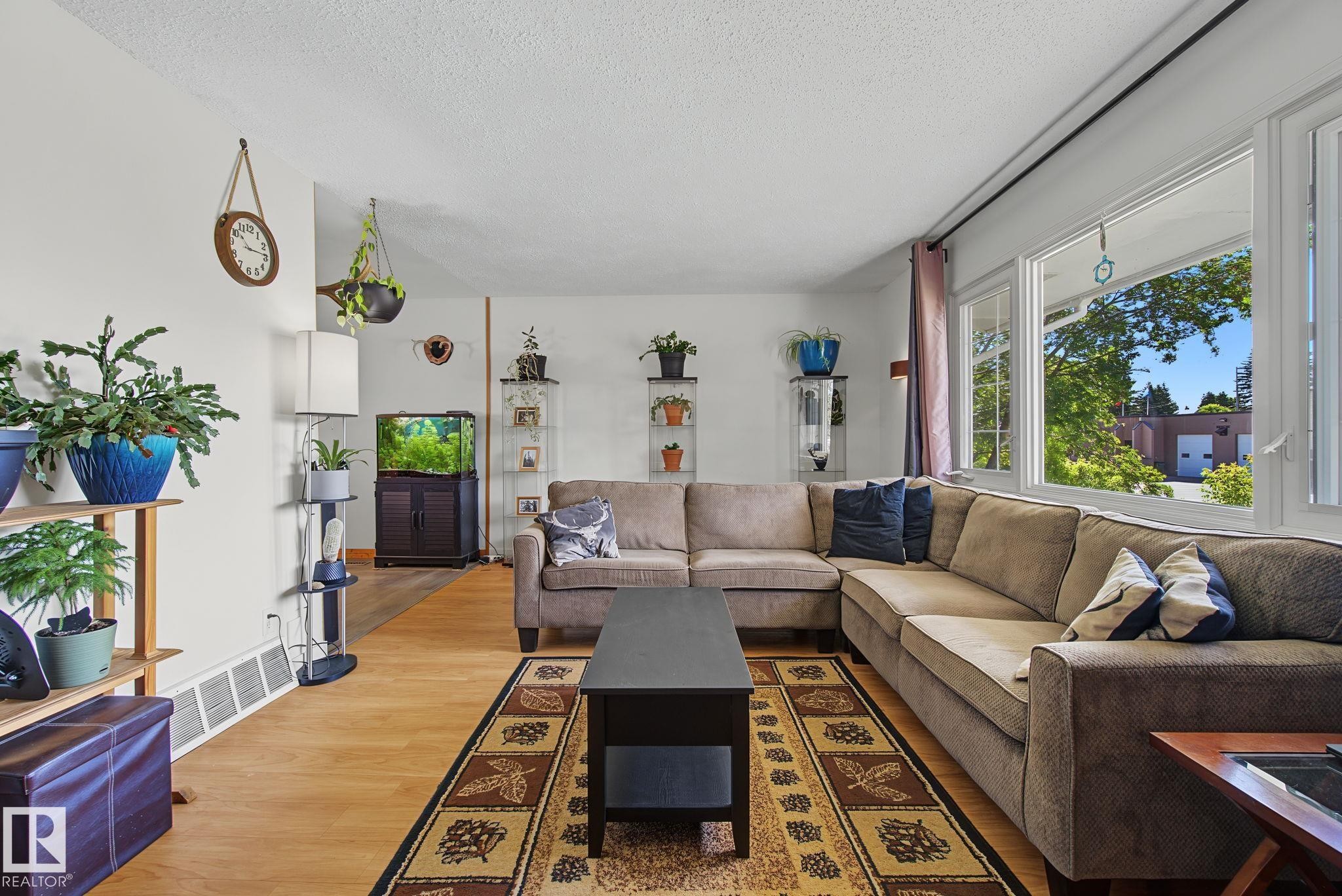 5116 49 Avenue, Onoway, AB