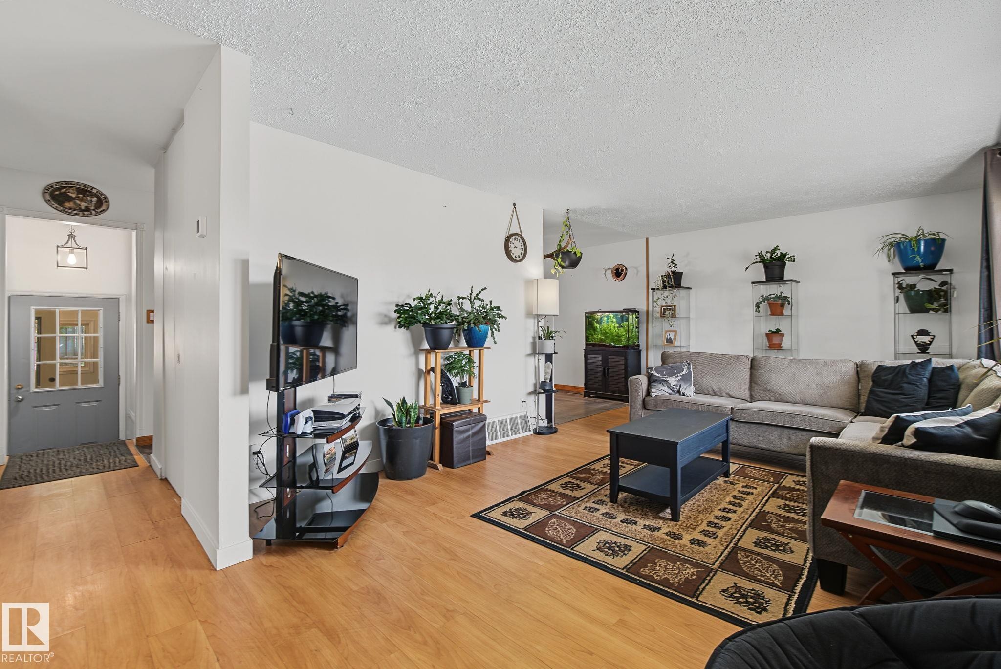 5116 49 Avenue, Onoway, AB