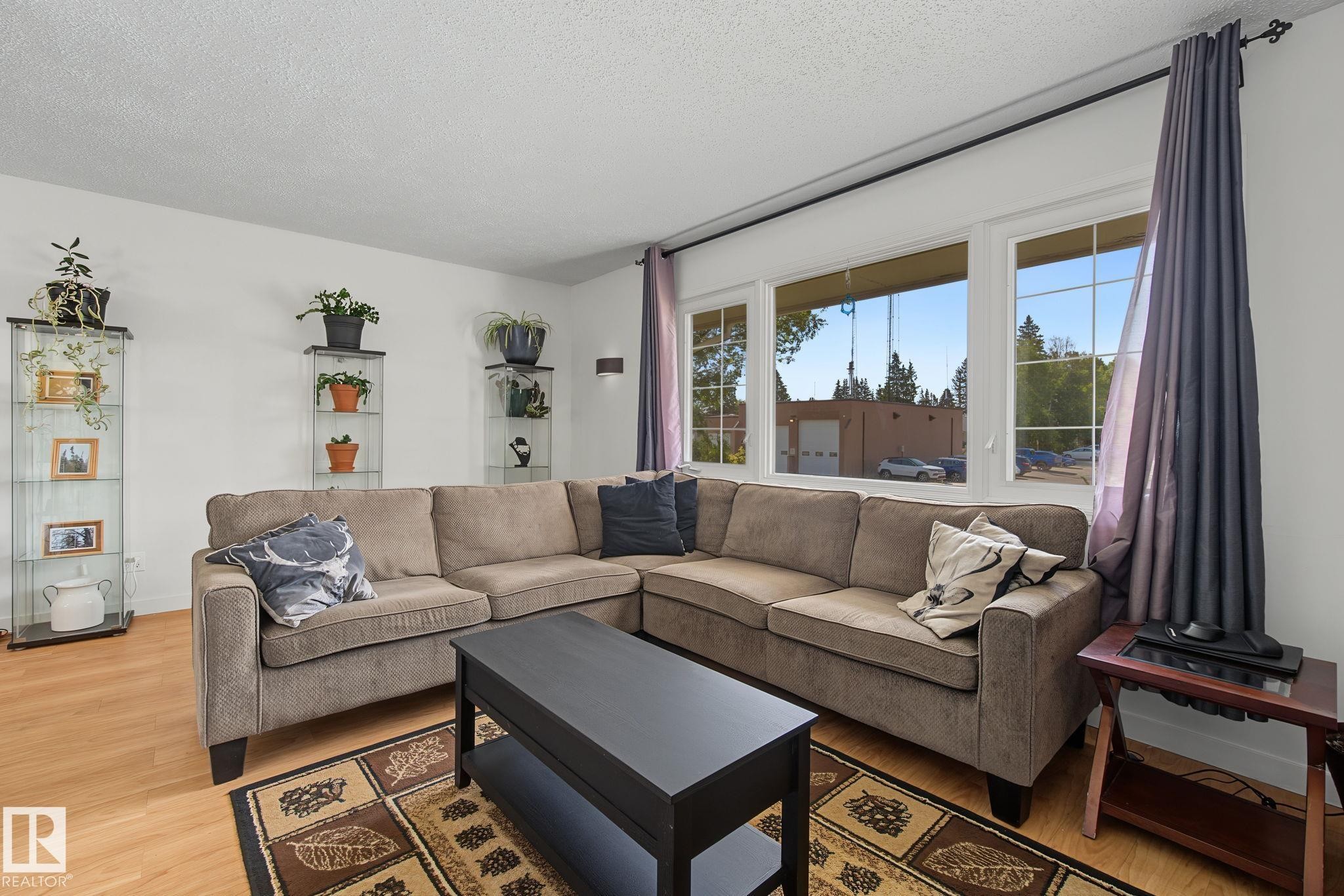 5116 49 Avenue, Onoway, AB