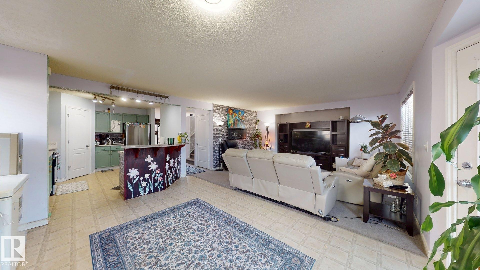 1808 36 Avenue Nw, Edmonton, AB - Indoor Photo Showing Living Room