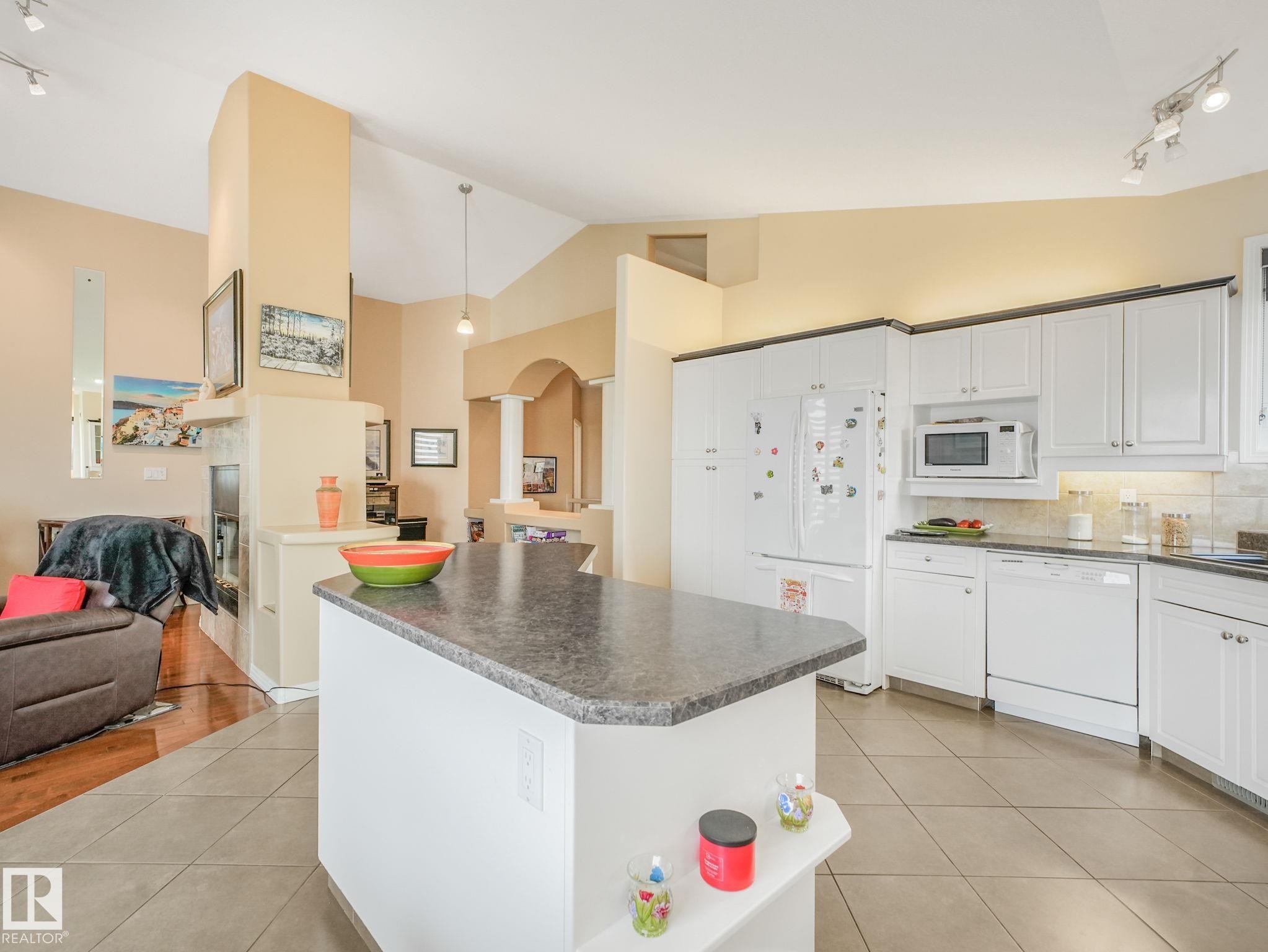 1058 James Crescent, Edmonton, AB