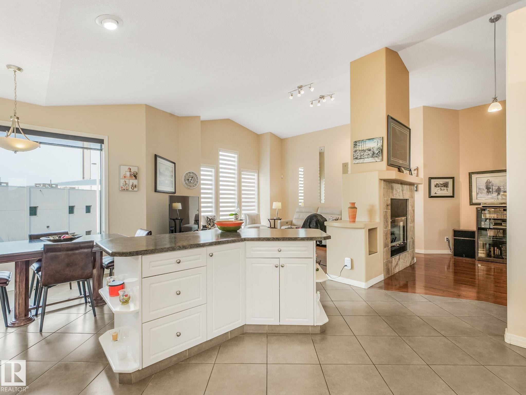 1058 James Crescent, Edmonton, AB