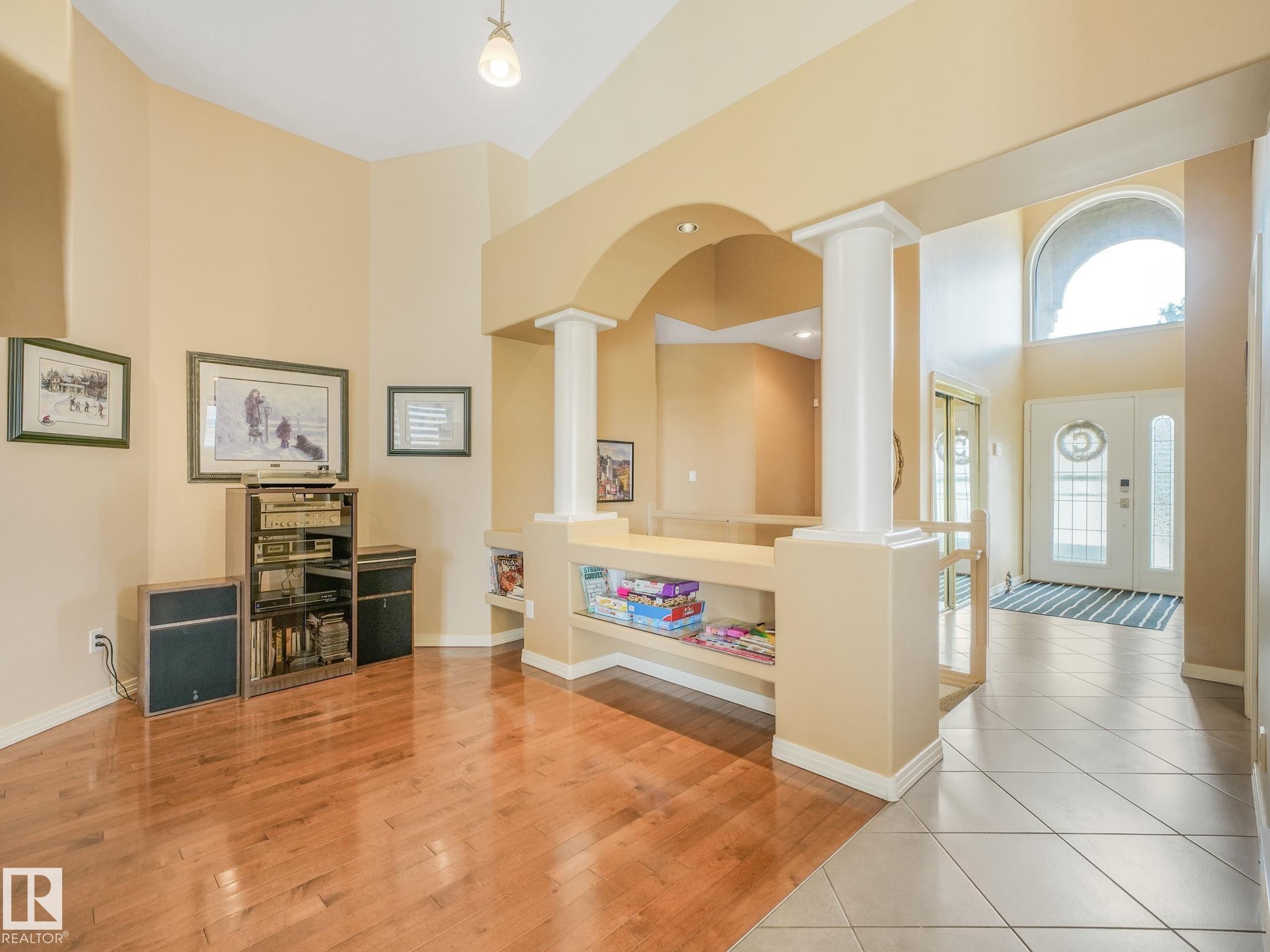 1058 James Crescent, Edmonton, AB
