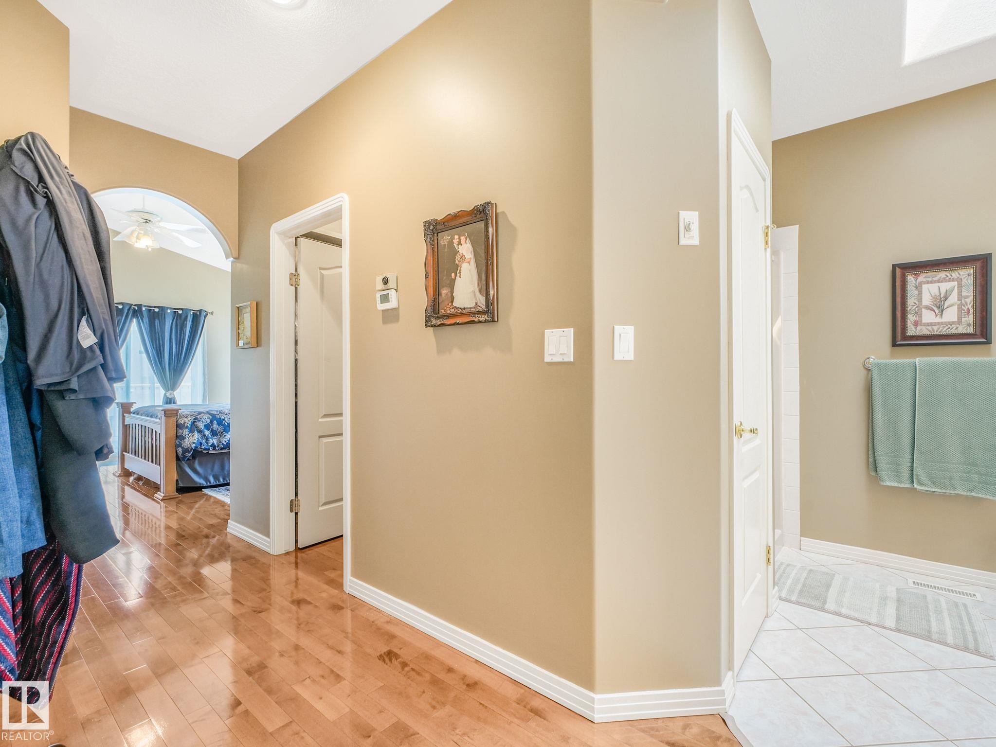 1058 James Crescent, Edmonton, AB