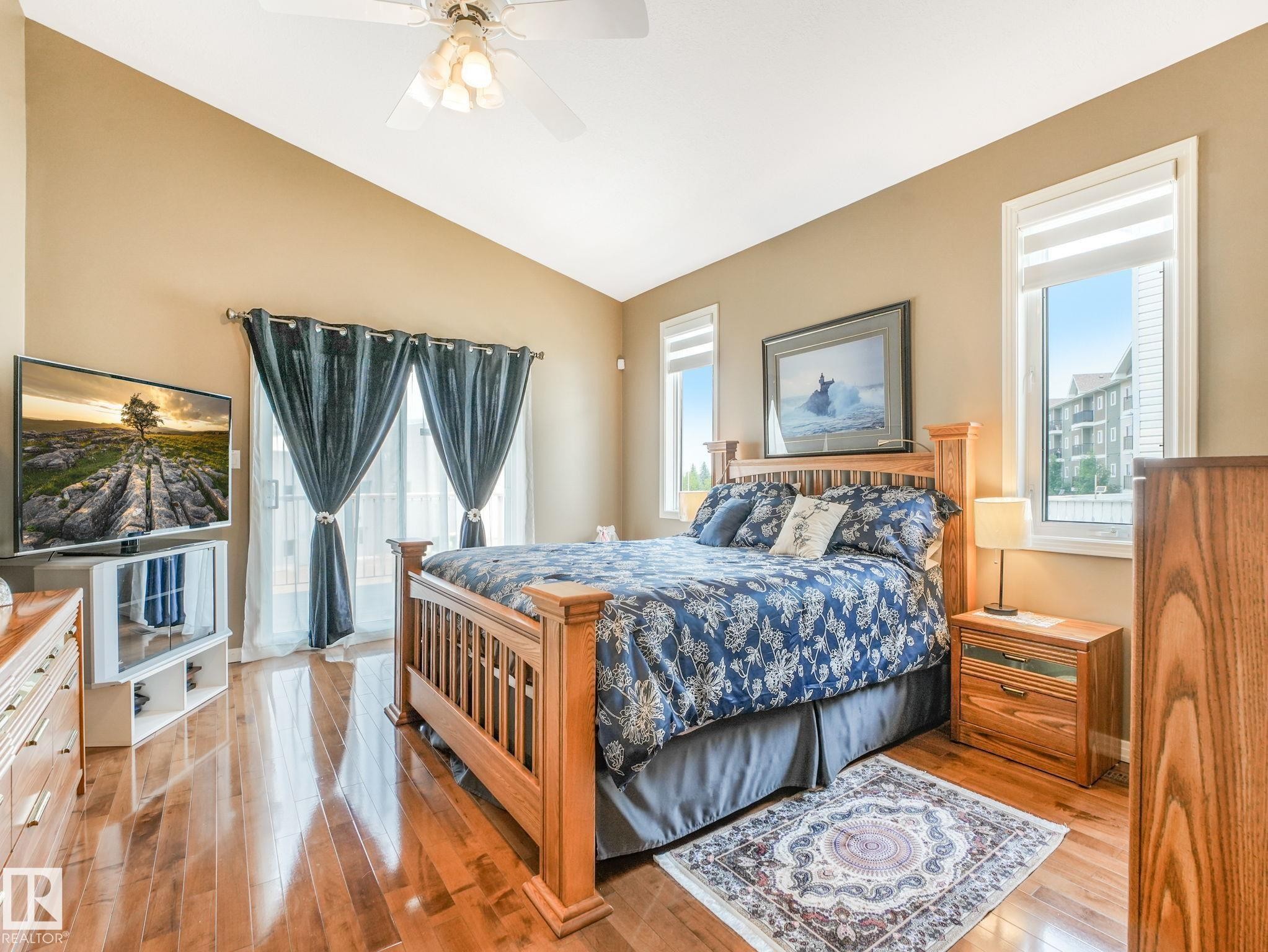 1058 James Crescent, Edmonton, AB