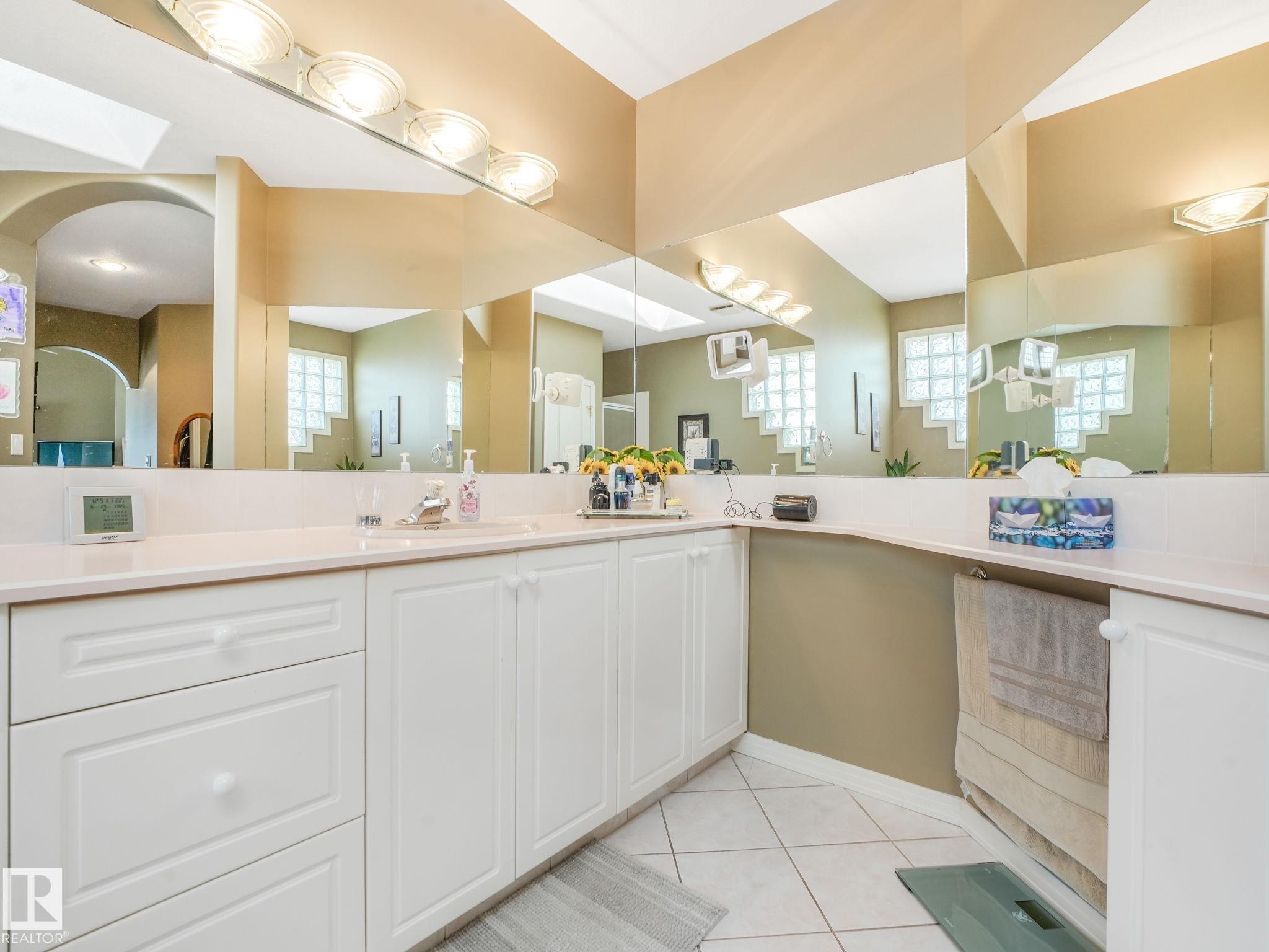 1058 James Crescent, Edmonton, AB