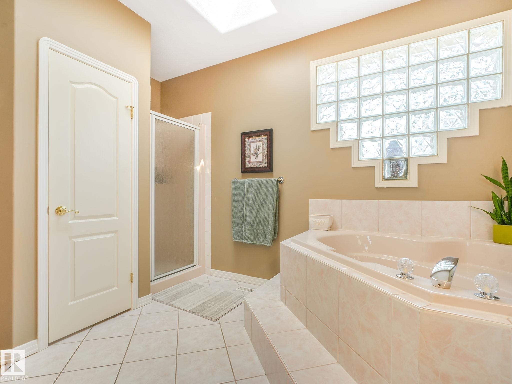 1058 James Crescent, Edmonton, AB