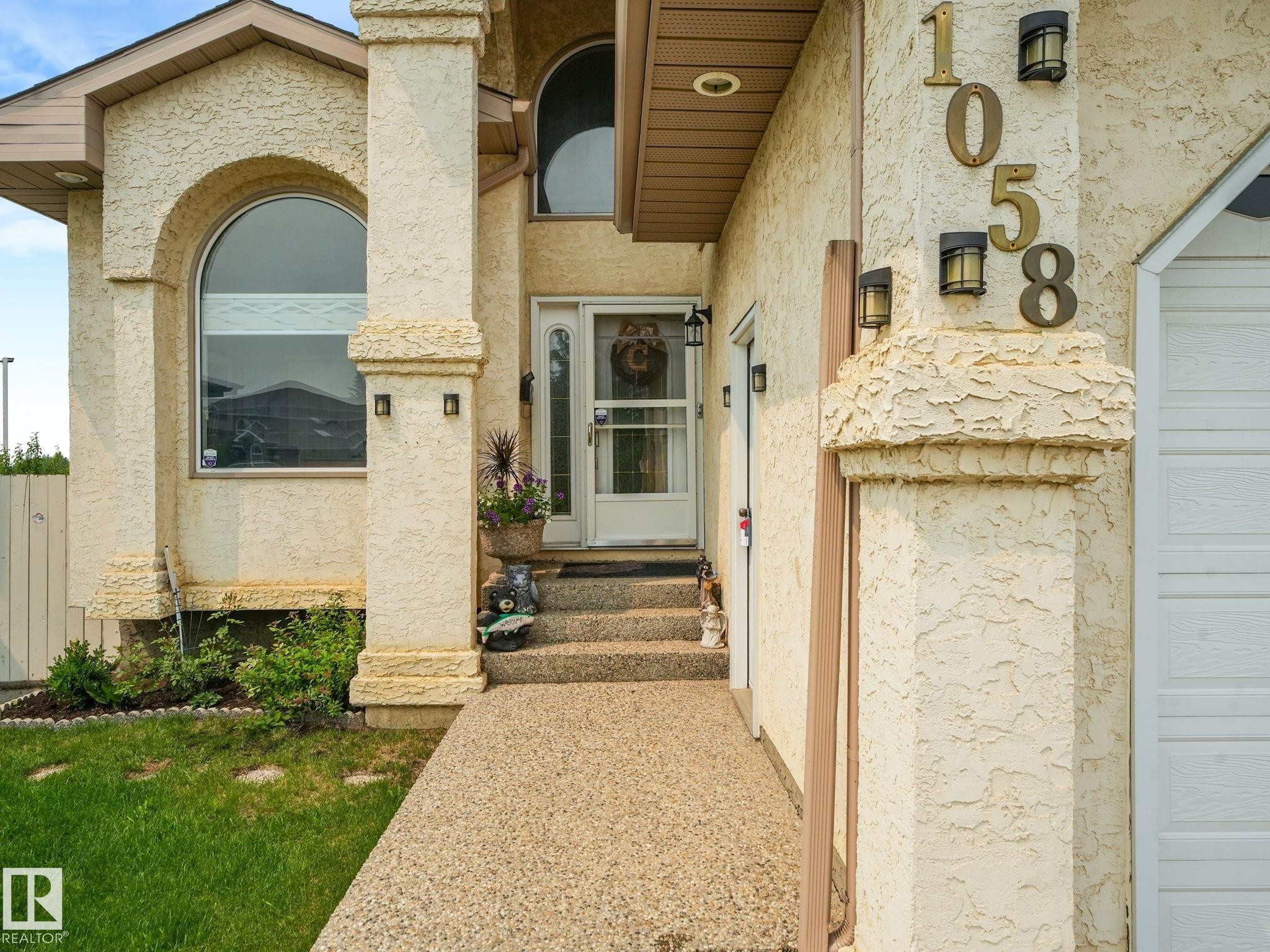1058 James Crescent, Edmonton, AB