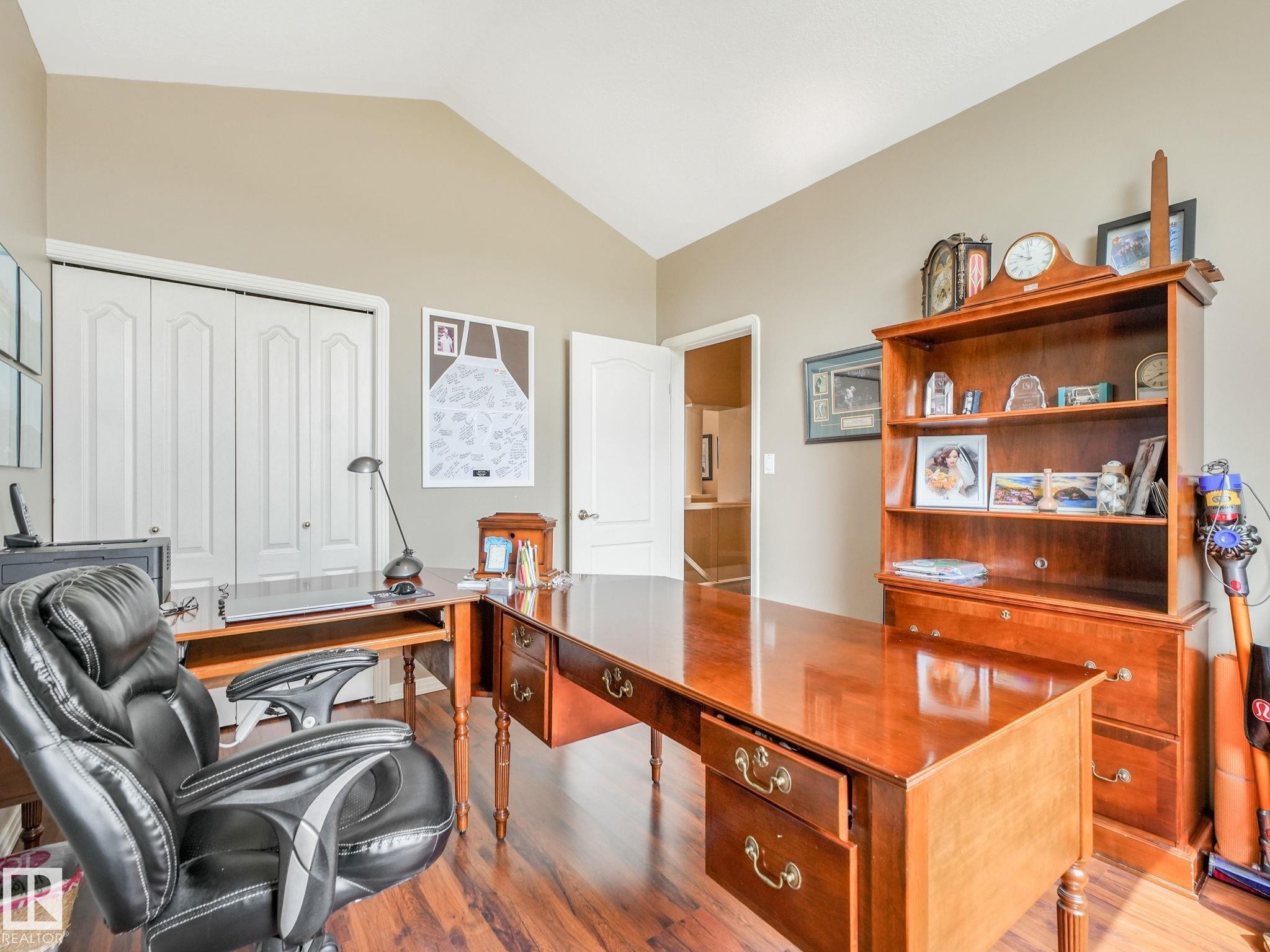 1058 James Crescent, Edmonton, AB