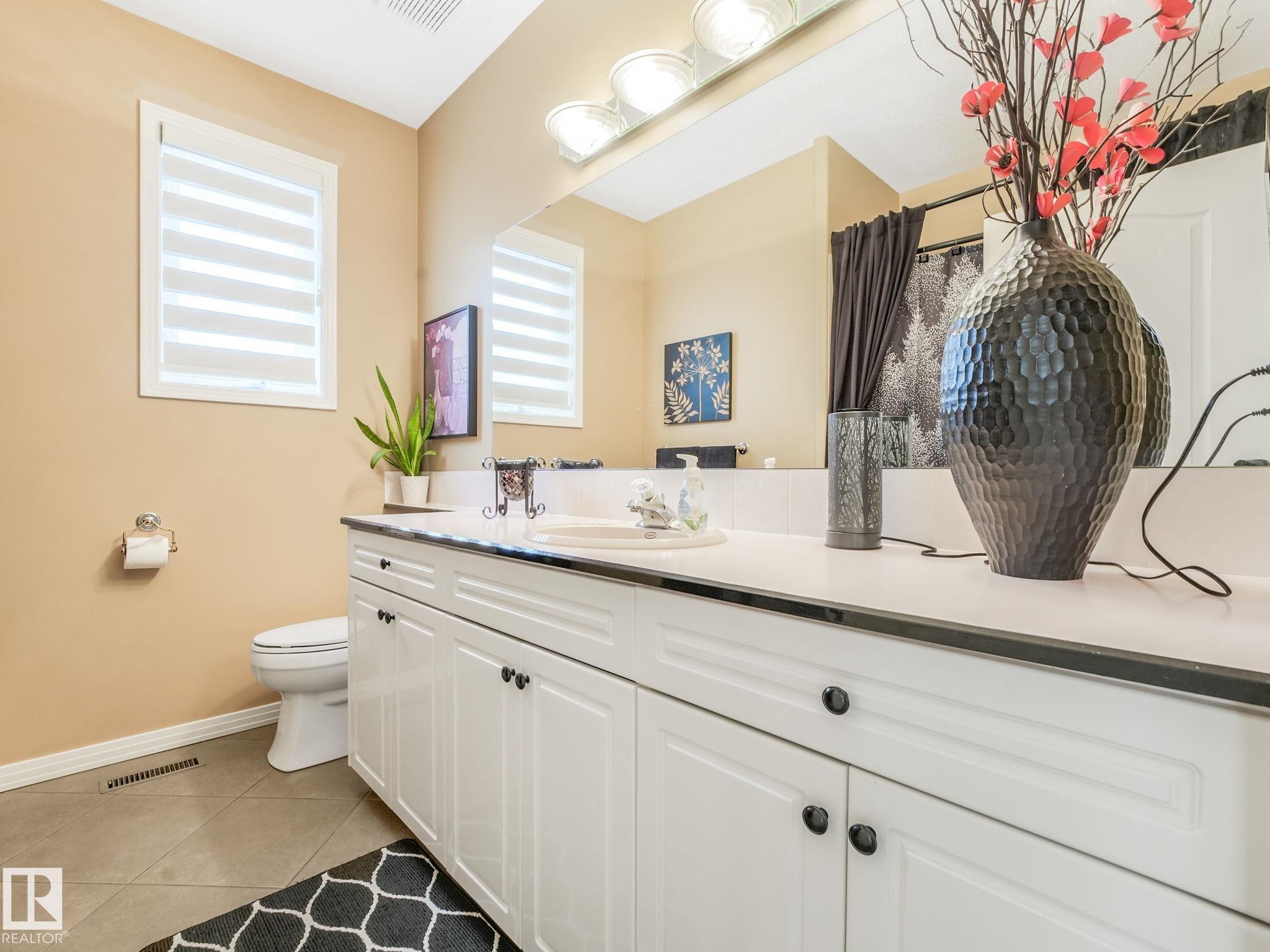 1058 James Crescent, Edmonton, AB