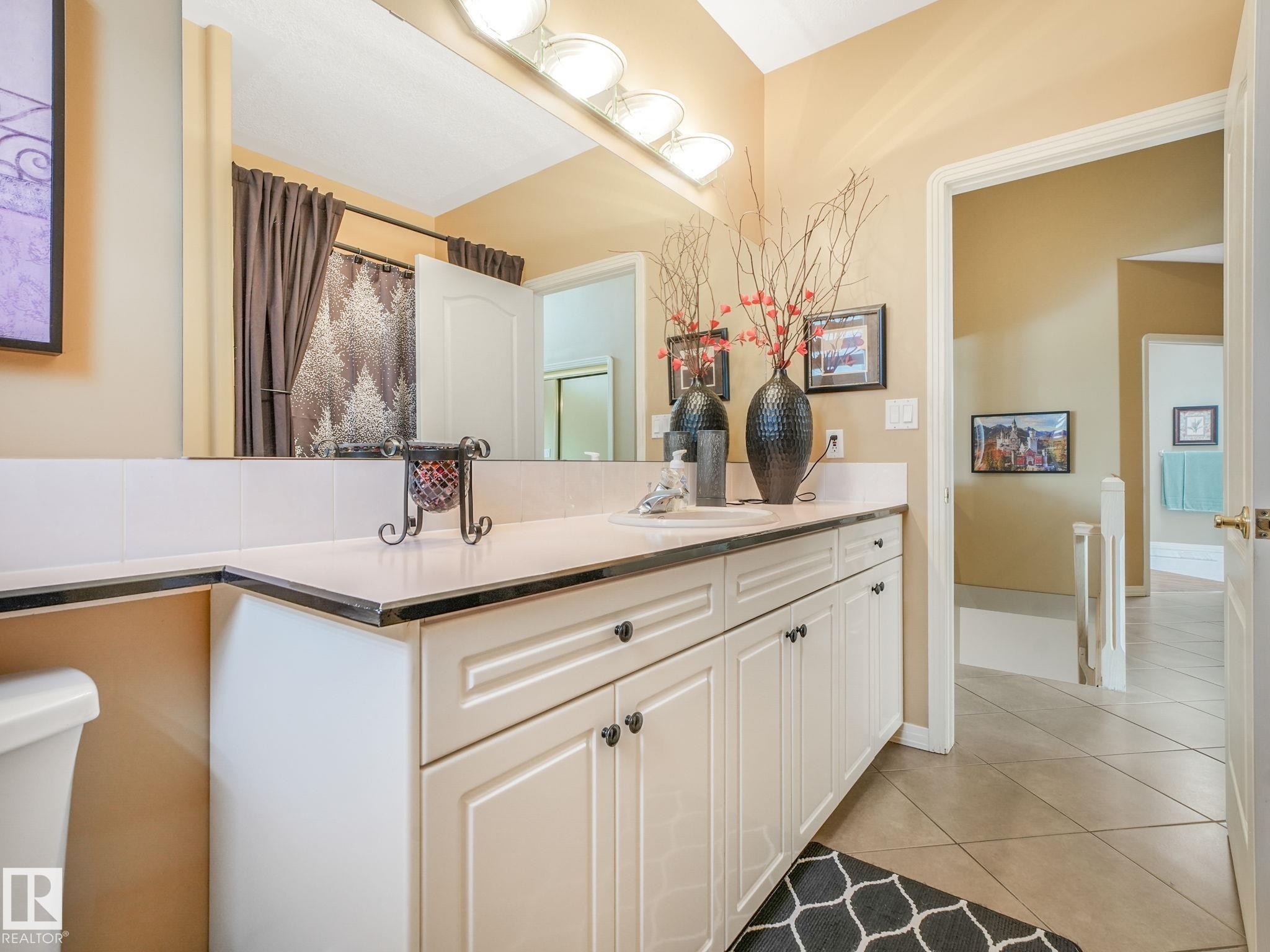 1058 James Crescent, Edmonton, AB