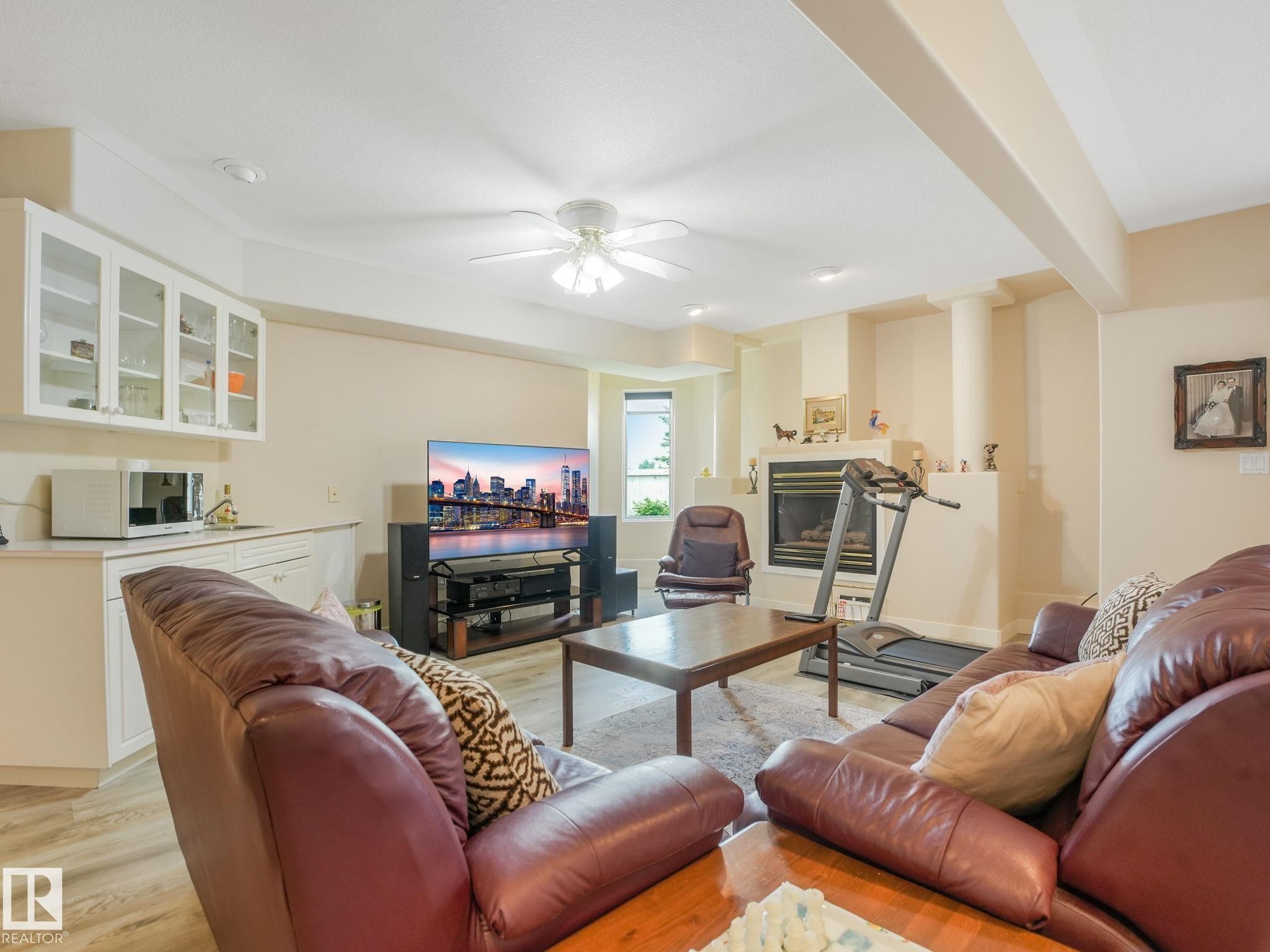 1058 James Crescent, Edmonton, AB