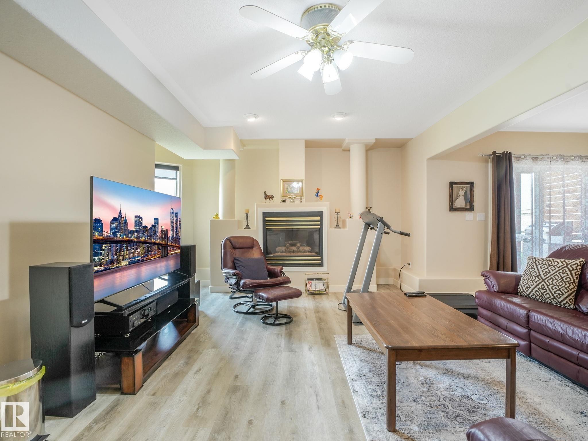 1058 James Crescent, Edmonton, AB