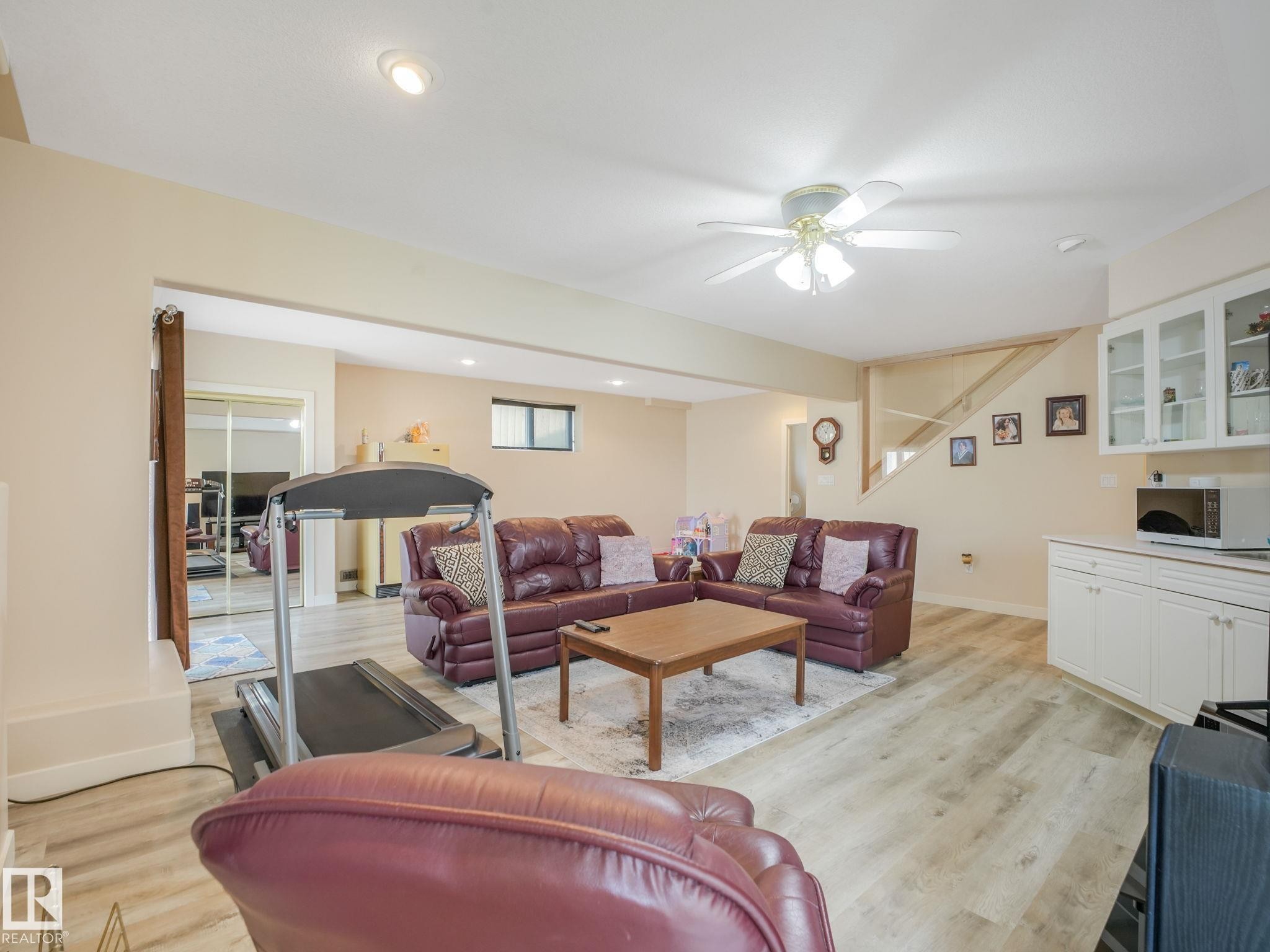 1058 James Crescent, Edmonton, AB