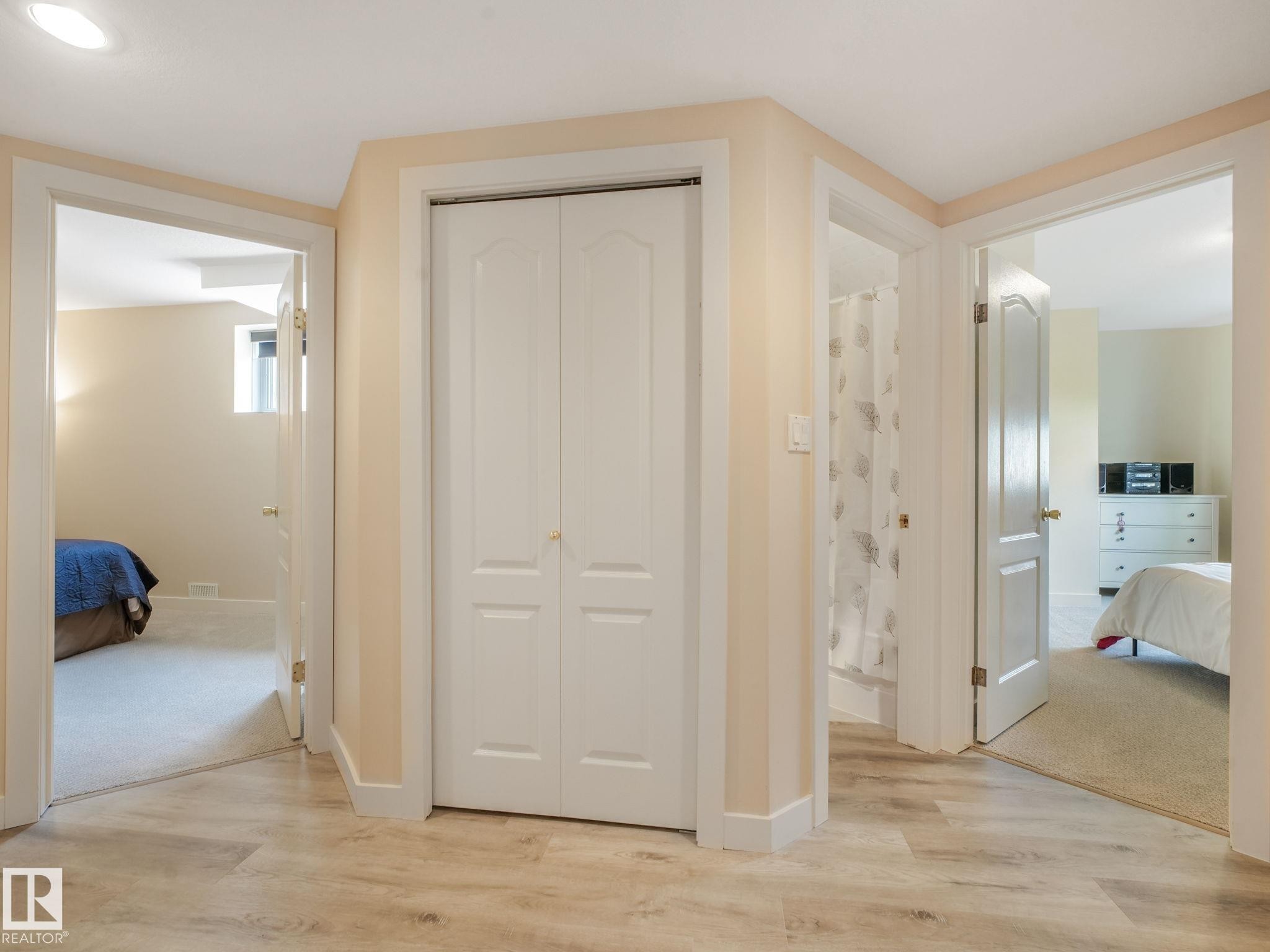 1058 James Crescent, Edmonton, AB