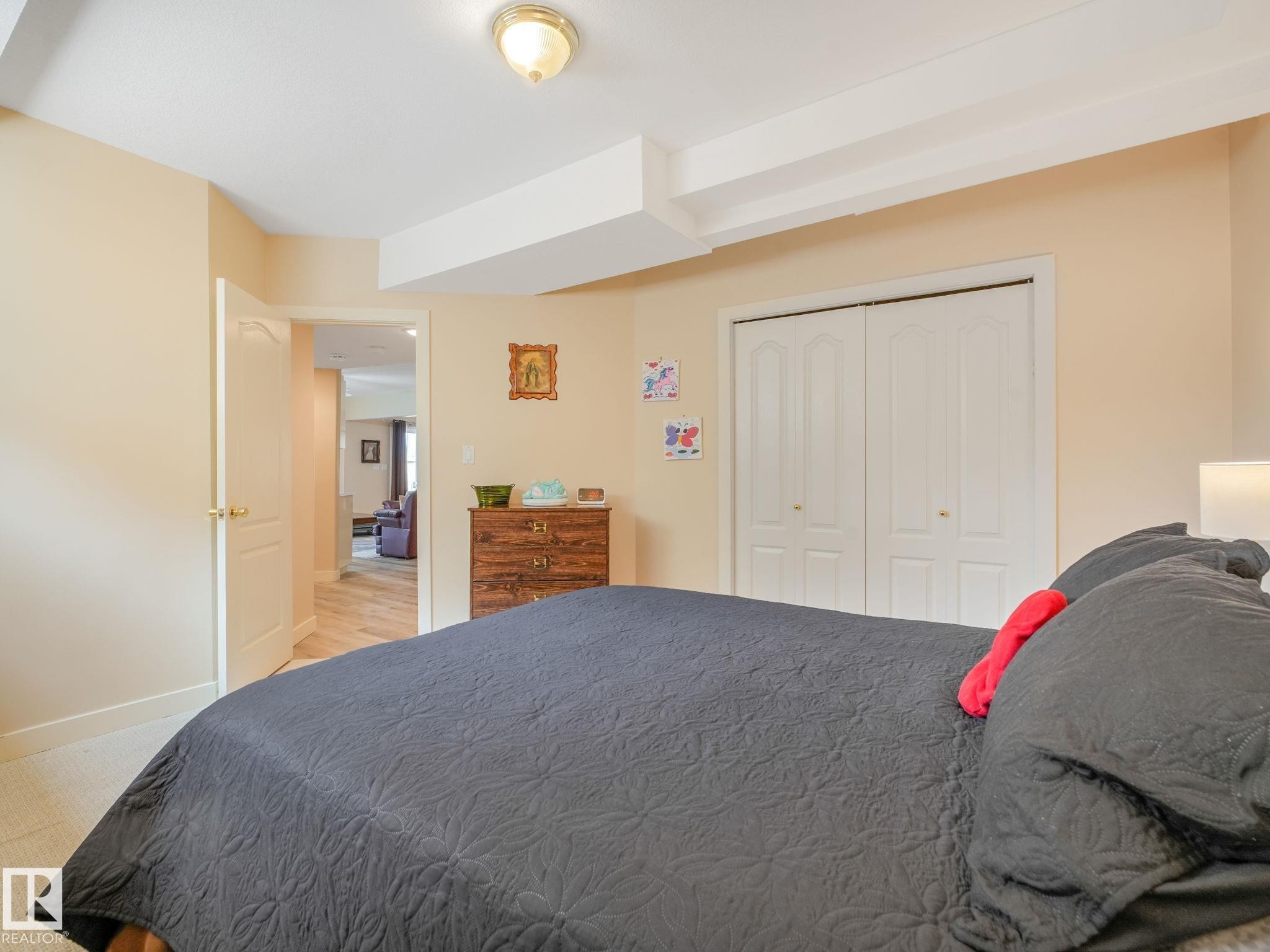 1058 James Crescent, Edmonton, AB