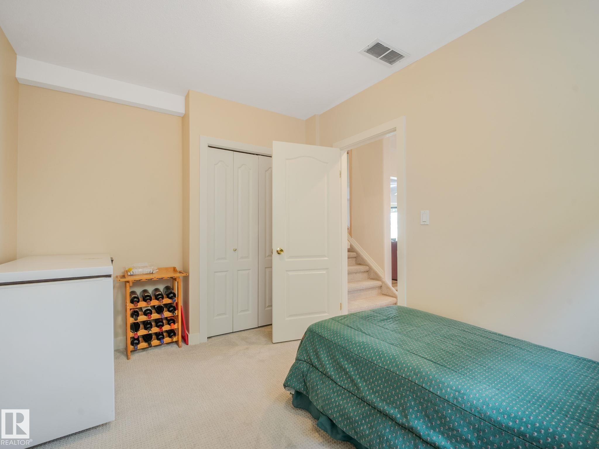 1058 James Crescent, Edmonton, AB