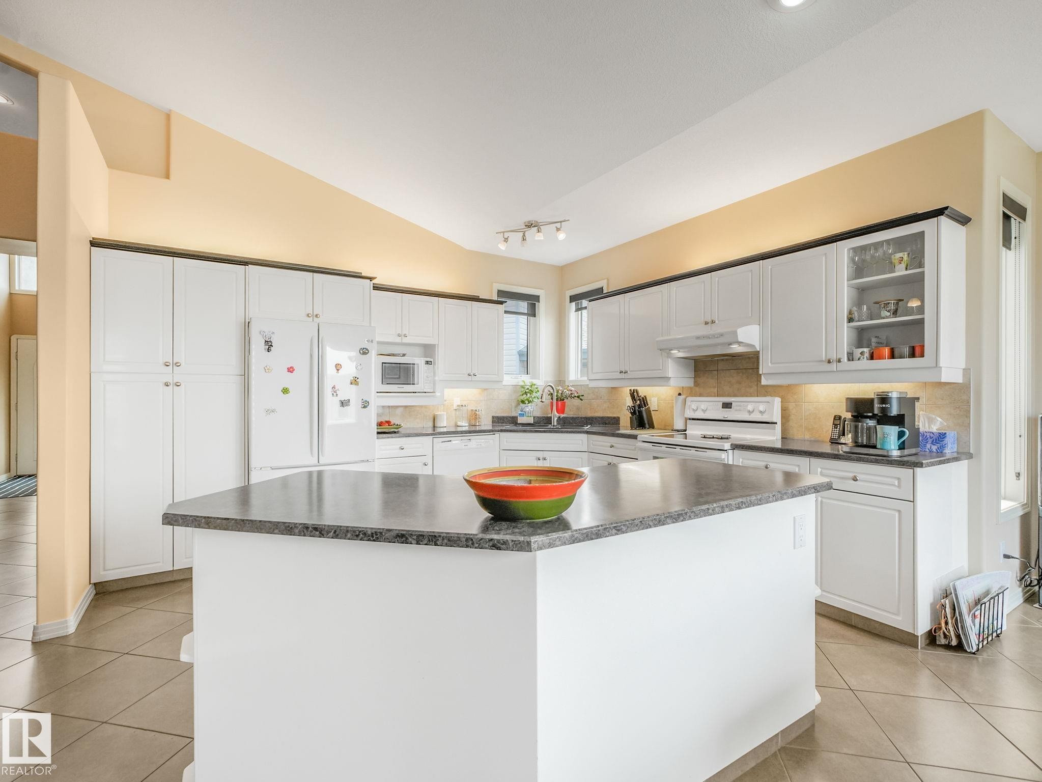 1058 James Crescent, Edmonton, AB