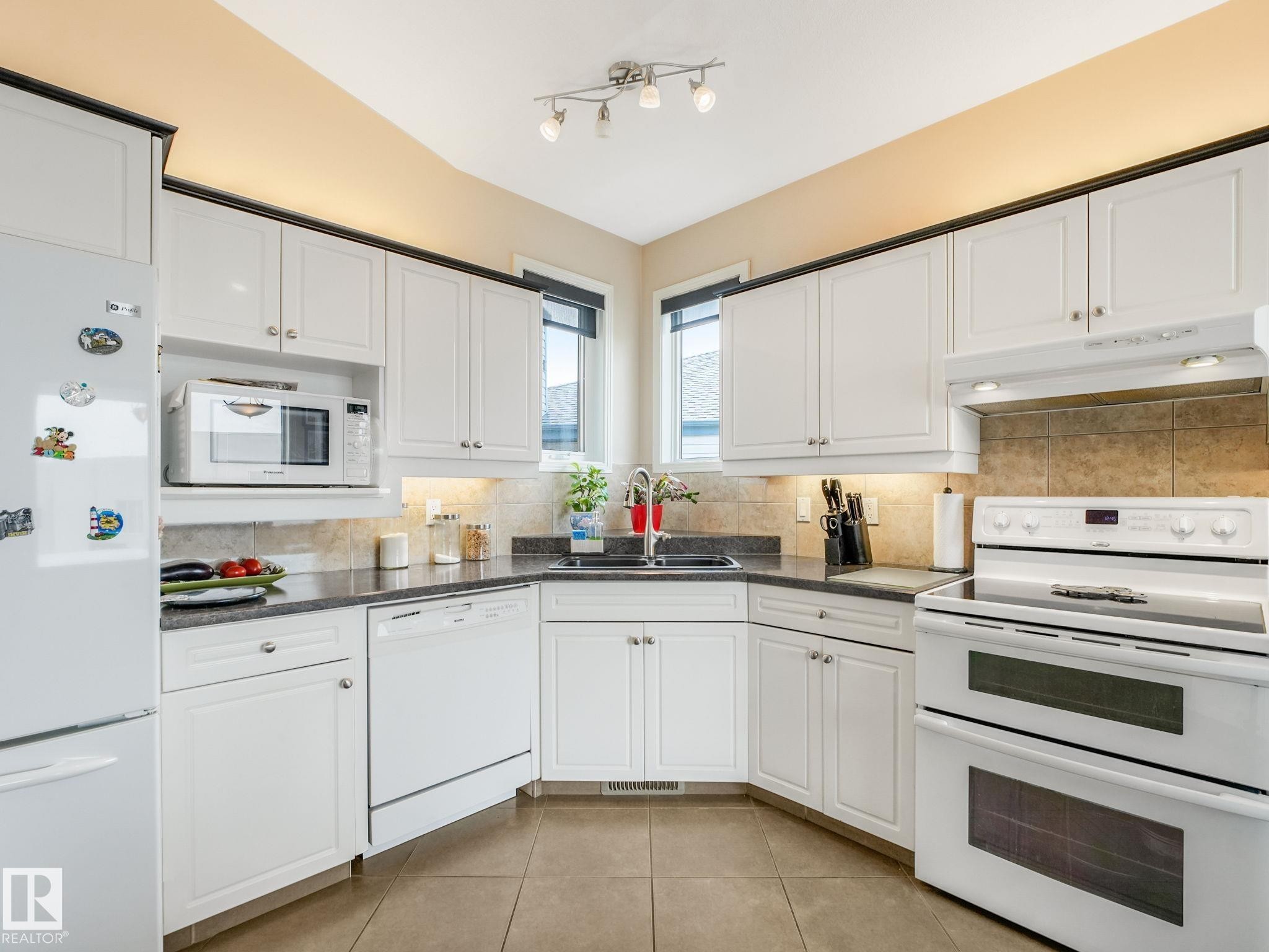 1058 James Crescent, Edmonton, AB