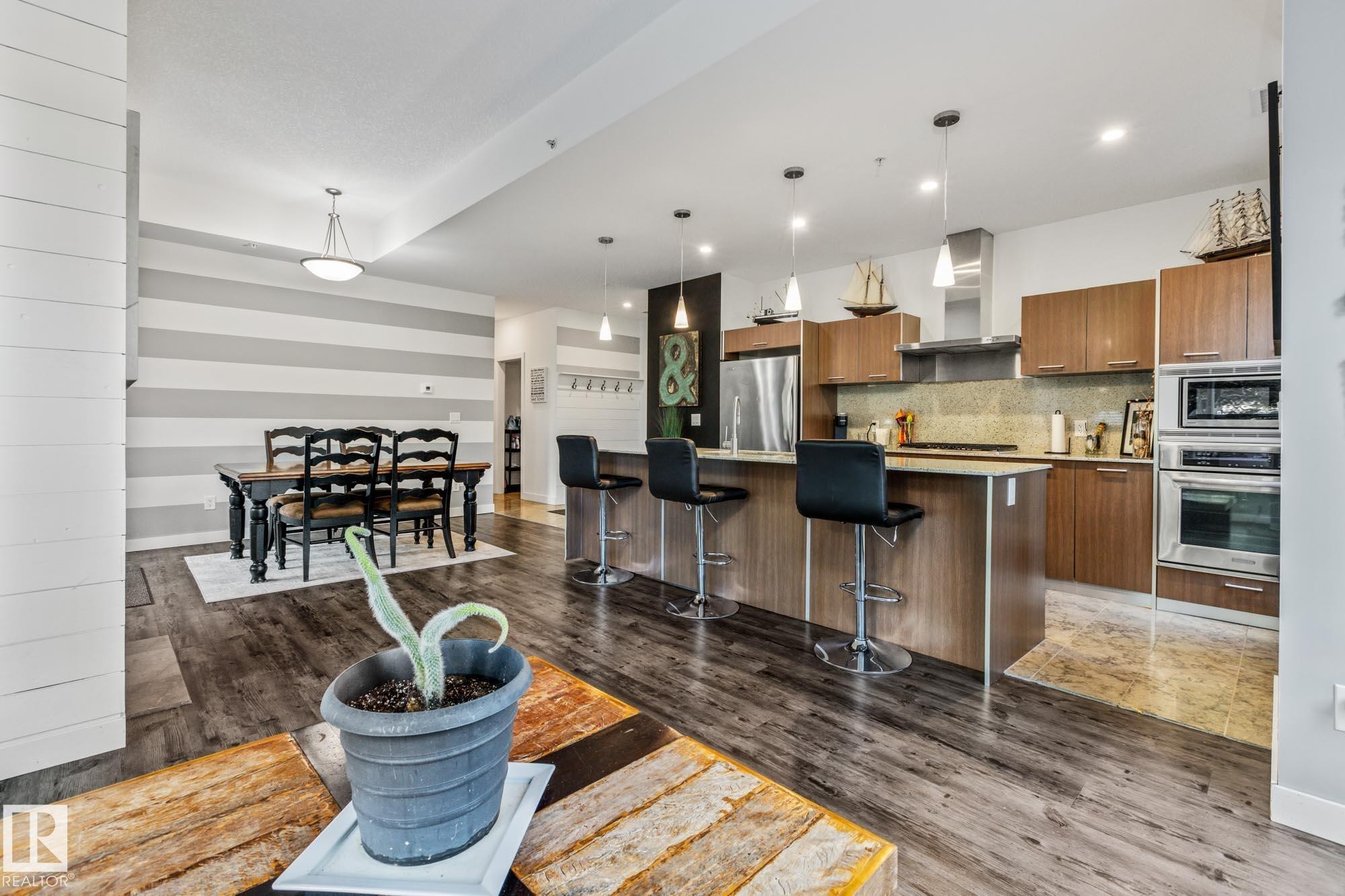106 2504 109 Street, Edmonton, AB - Indoor Photo Showing Kitchen With Stainless Steel Kitchen With Upgraded Kitchen