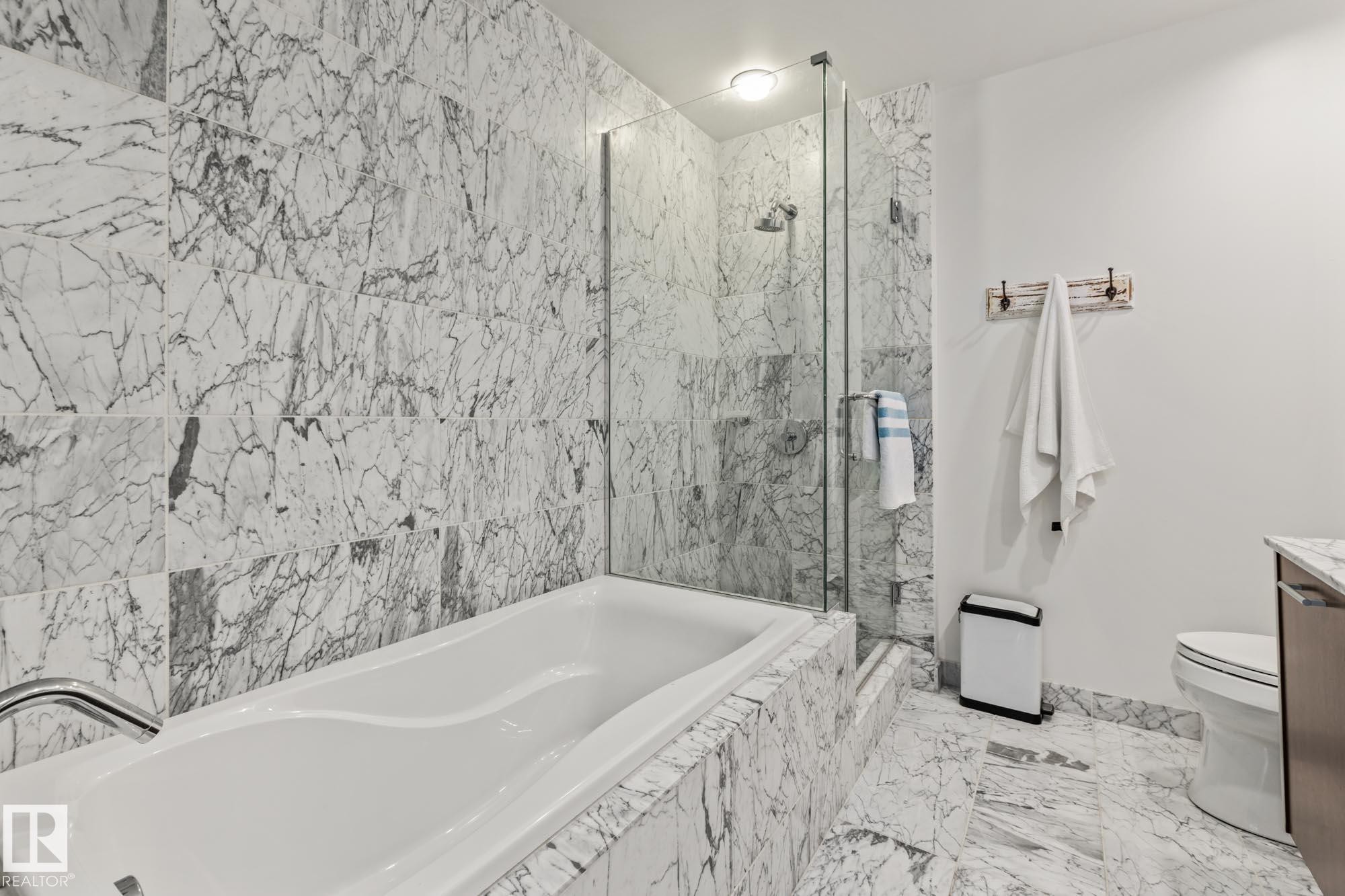 106 2504 109 Street, Edmonton, AB - Indoor Photo Showing Bathroom