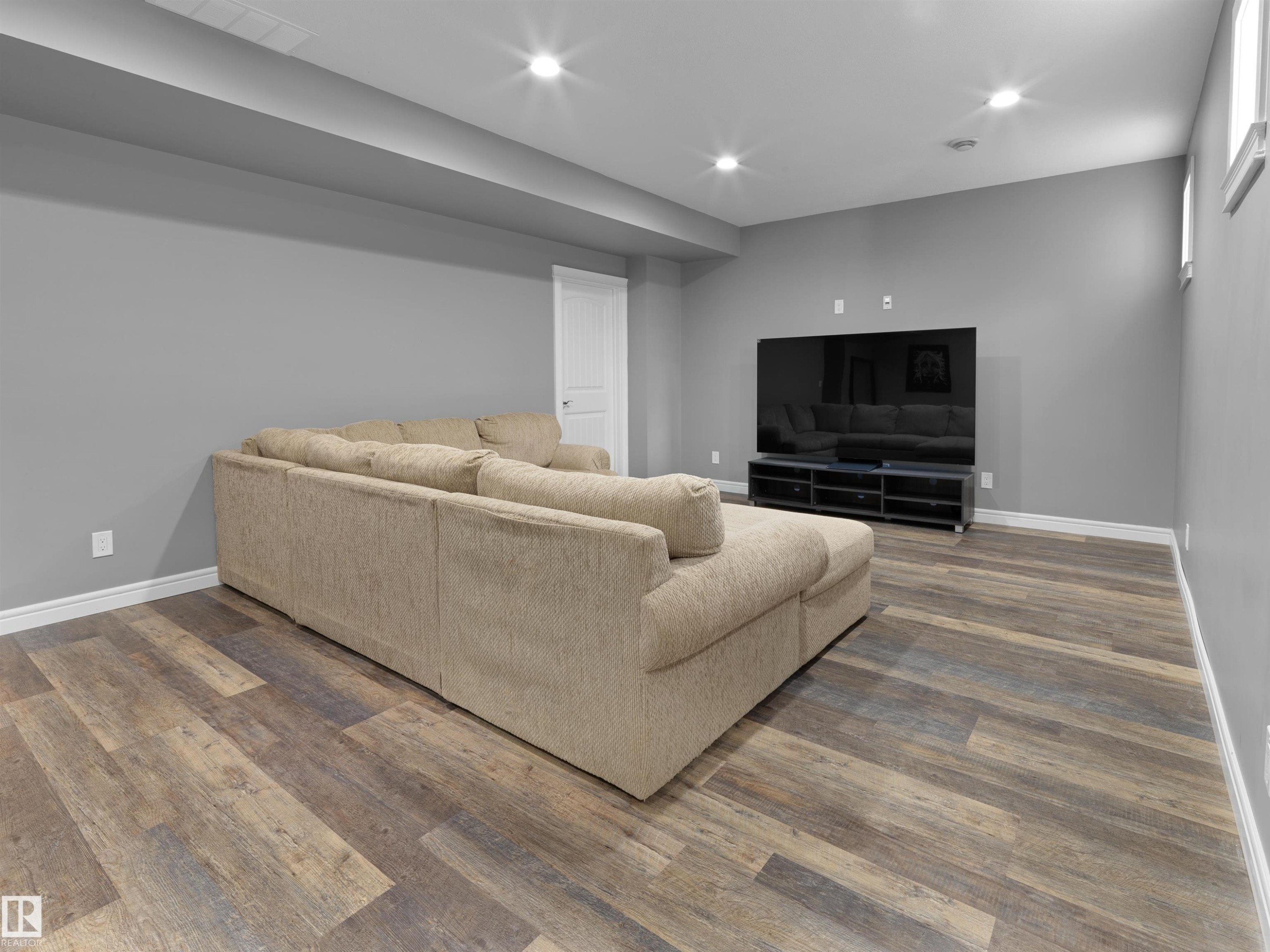 17119 5 Avenue, Edmonton, AB