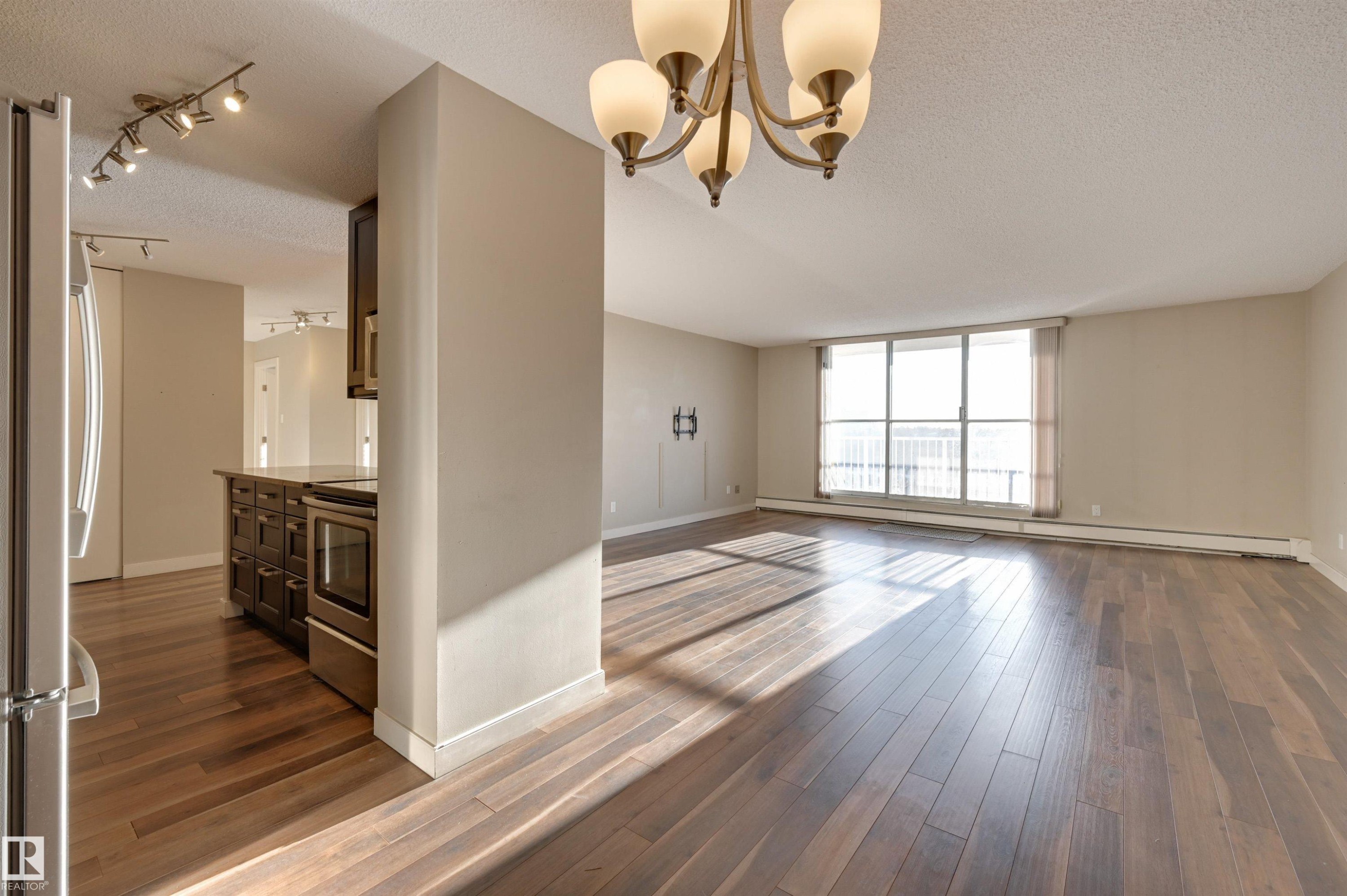 #406 12141 Jasper Av Nw, Edmonton, AB - Indoor Photo Showing Other Room