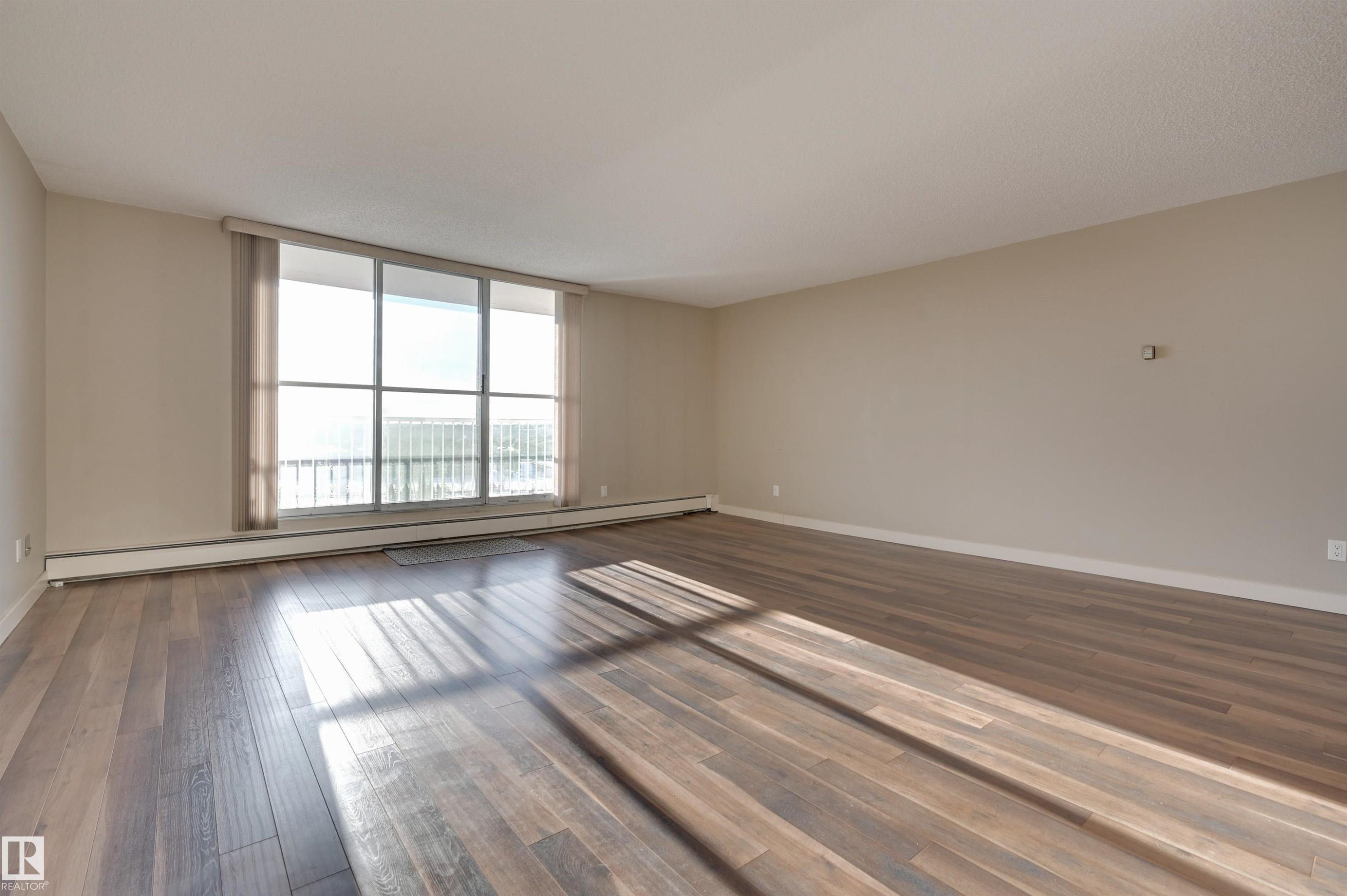 #406 12141 Jasper Av Nw, Edmonton, AB - Indoor Photo Showing Other Room