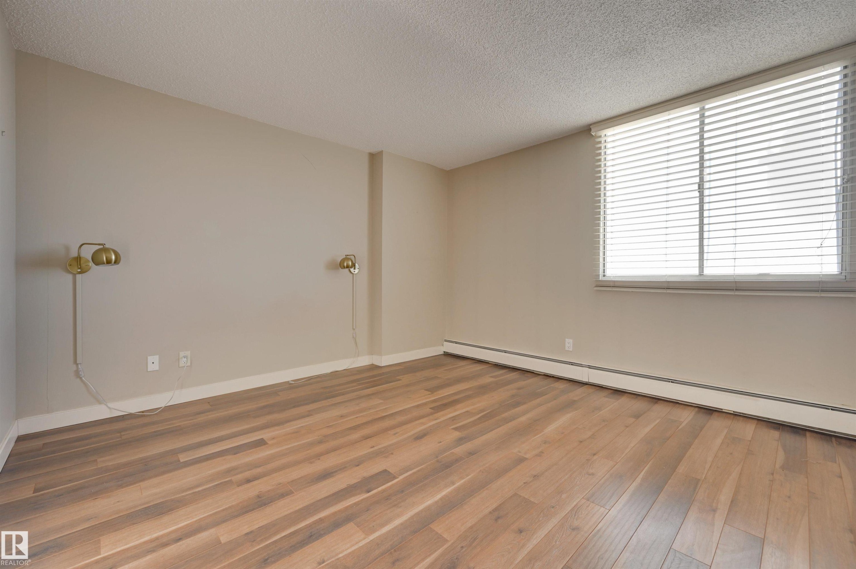 #406 12141 Jasper Av Nw, Edmonton, AB - Indoor Photo Showing Other Room