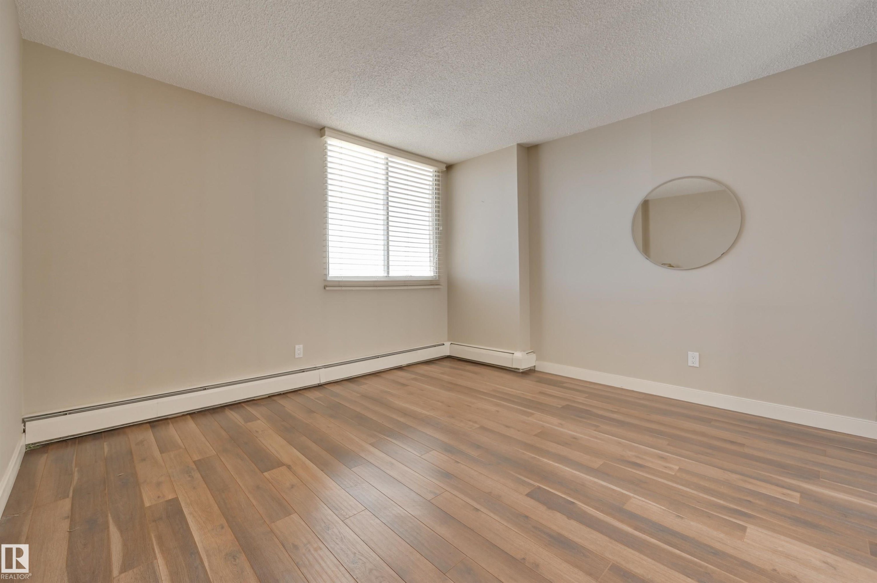 #406 12141 Jasper Av Nw, Edmonton, AB - Indoor Photo Showing Other Room