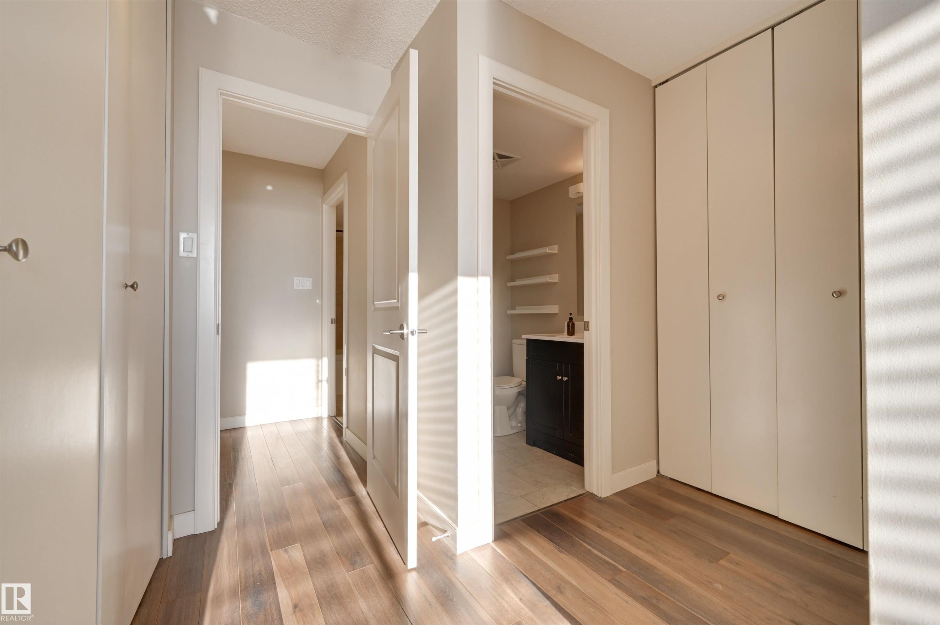 #406 12141 Jasper Av Nw, Edmonton, AB - Indoor Photo Showing Other Room