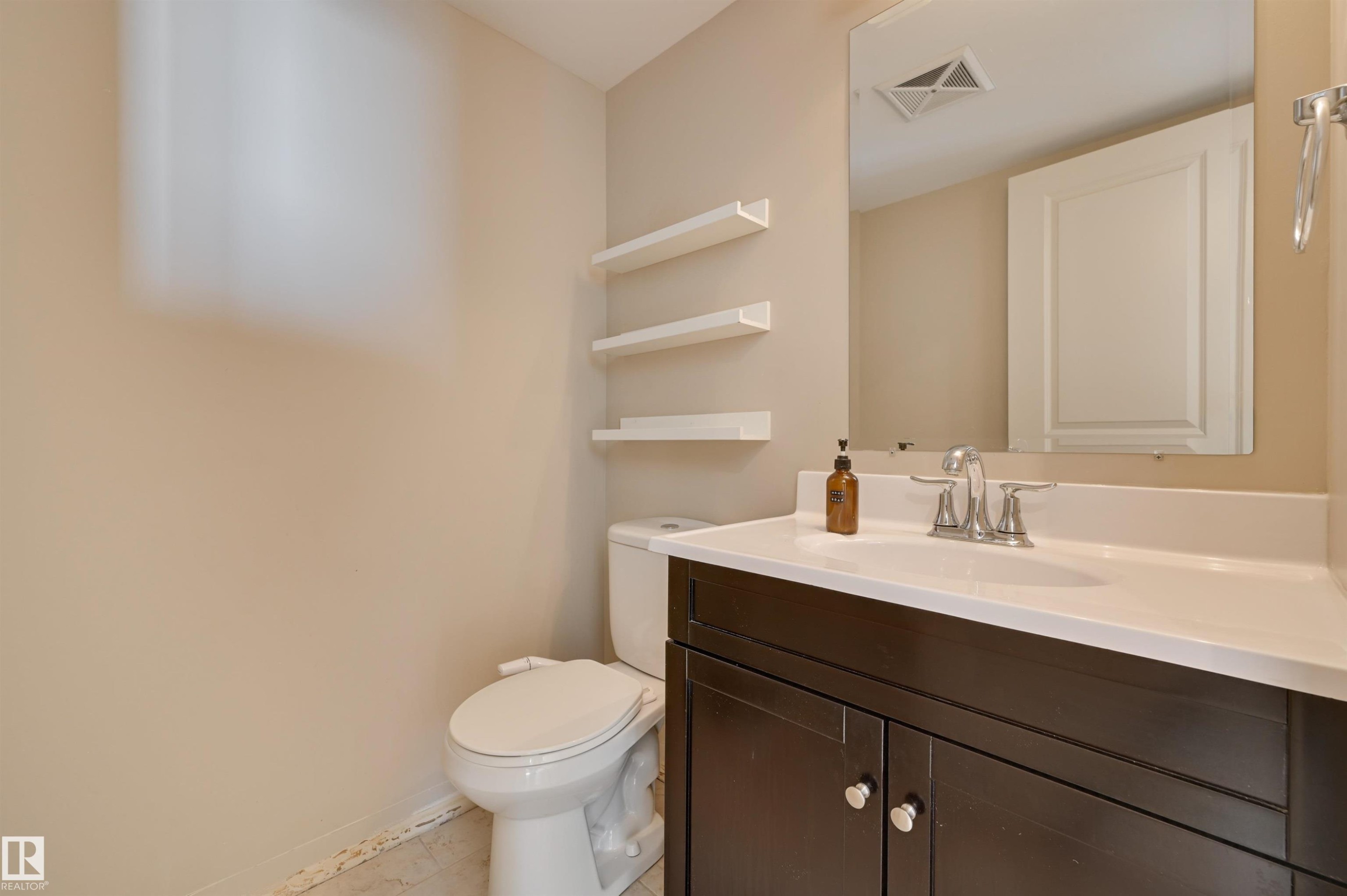 #406 12141 Jasper Av Nw, Edmonton, AB - Indoor Photo Showing Bathroom