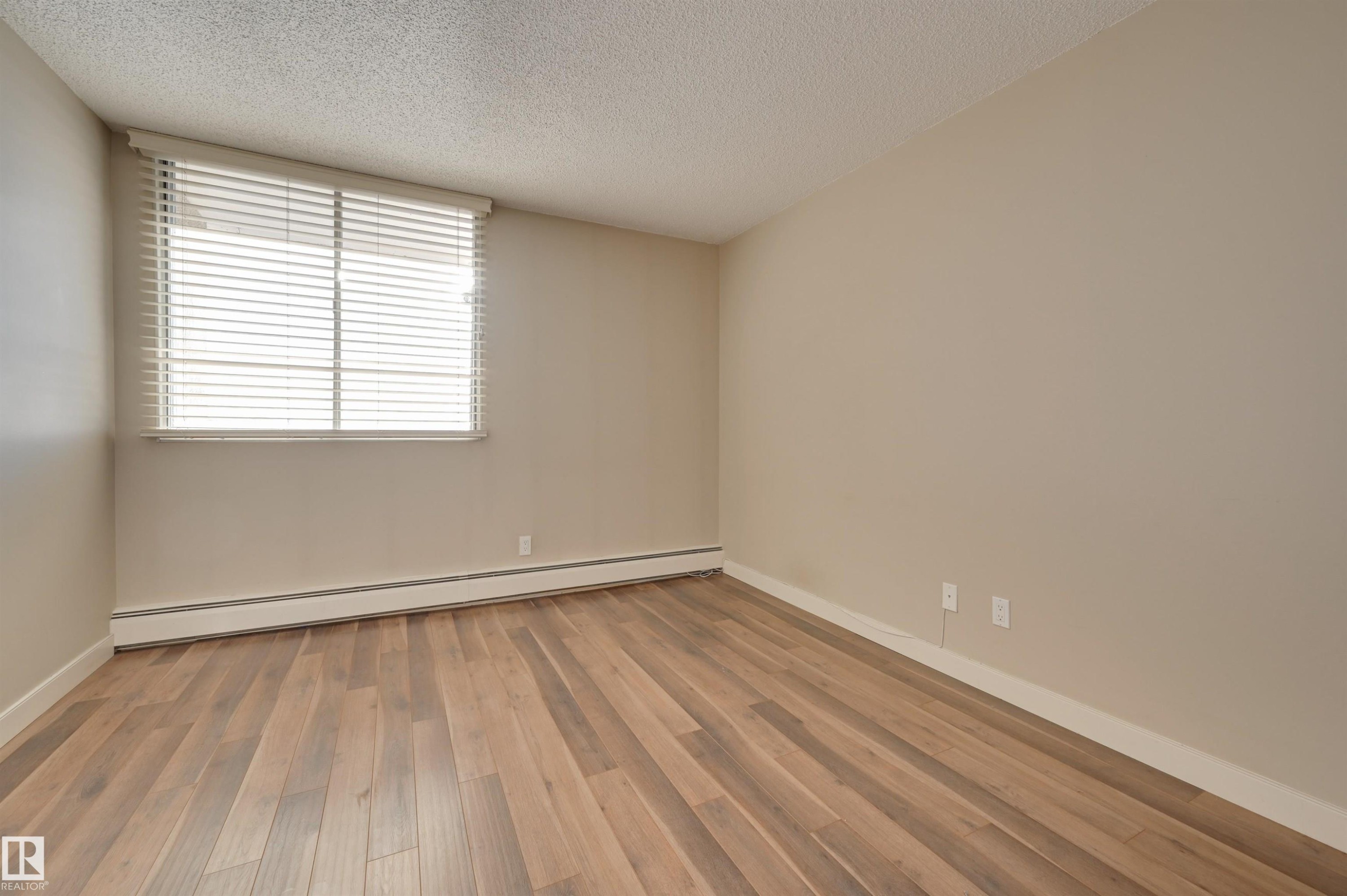 #406 12141 Jasper Av Nw, Edmonton, AB - Indoor Photo Showing Other Room