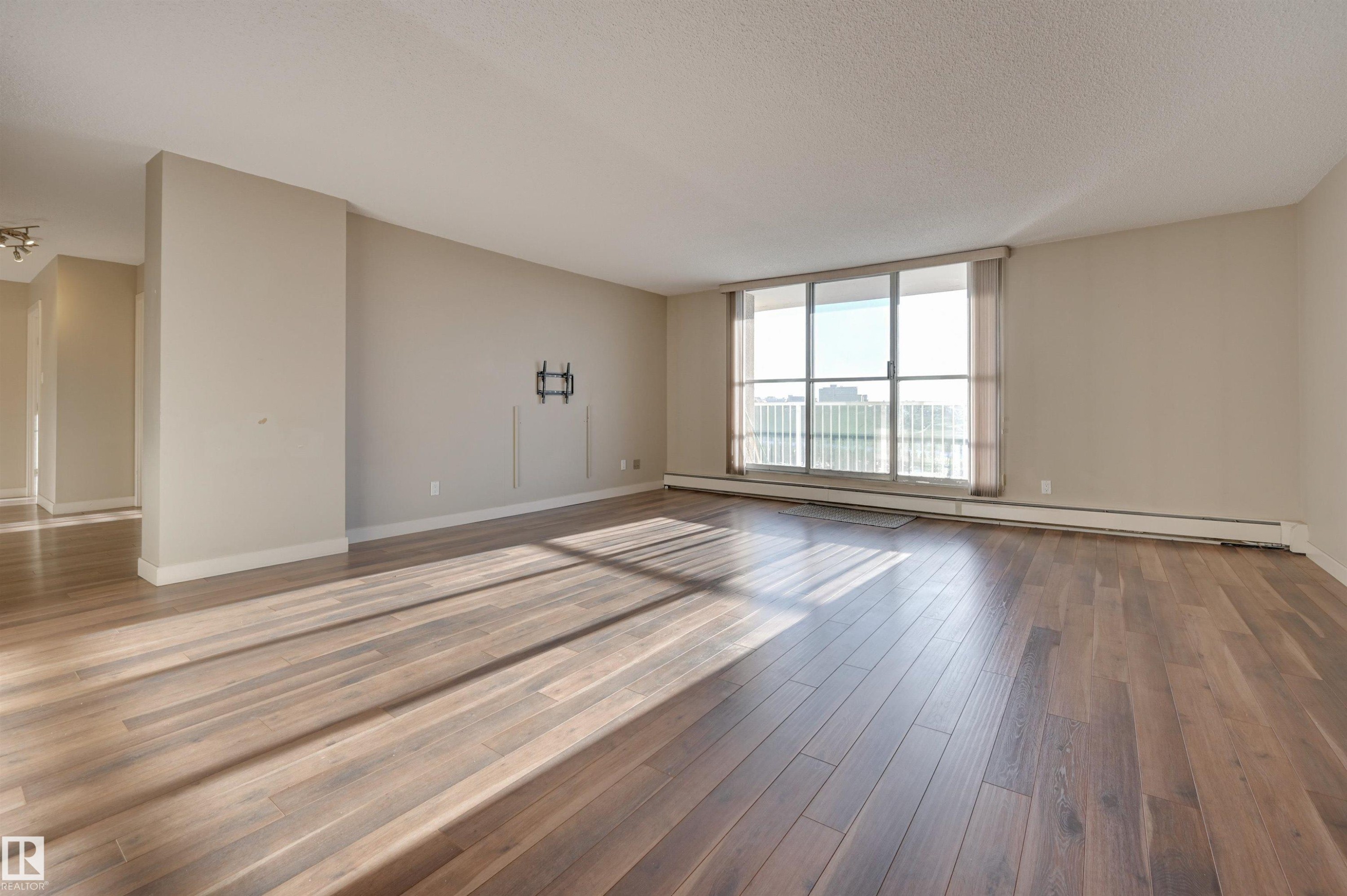 #406 12141 Jasper Av Nw, Edmonton, AB - Indoor
