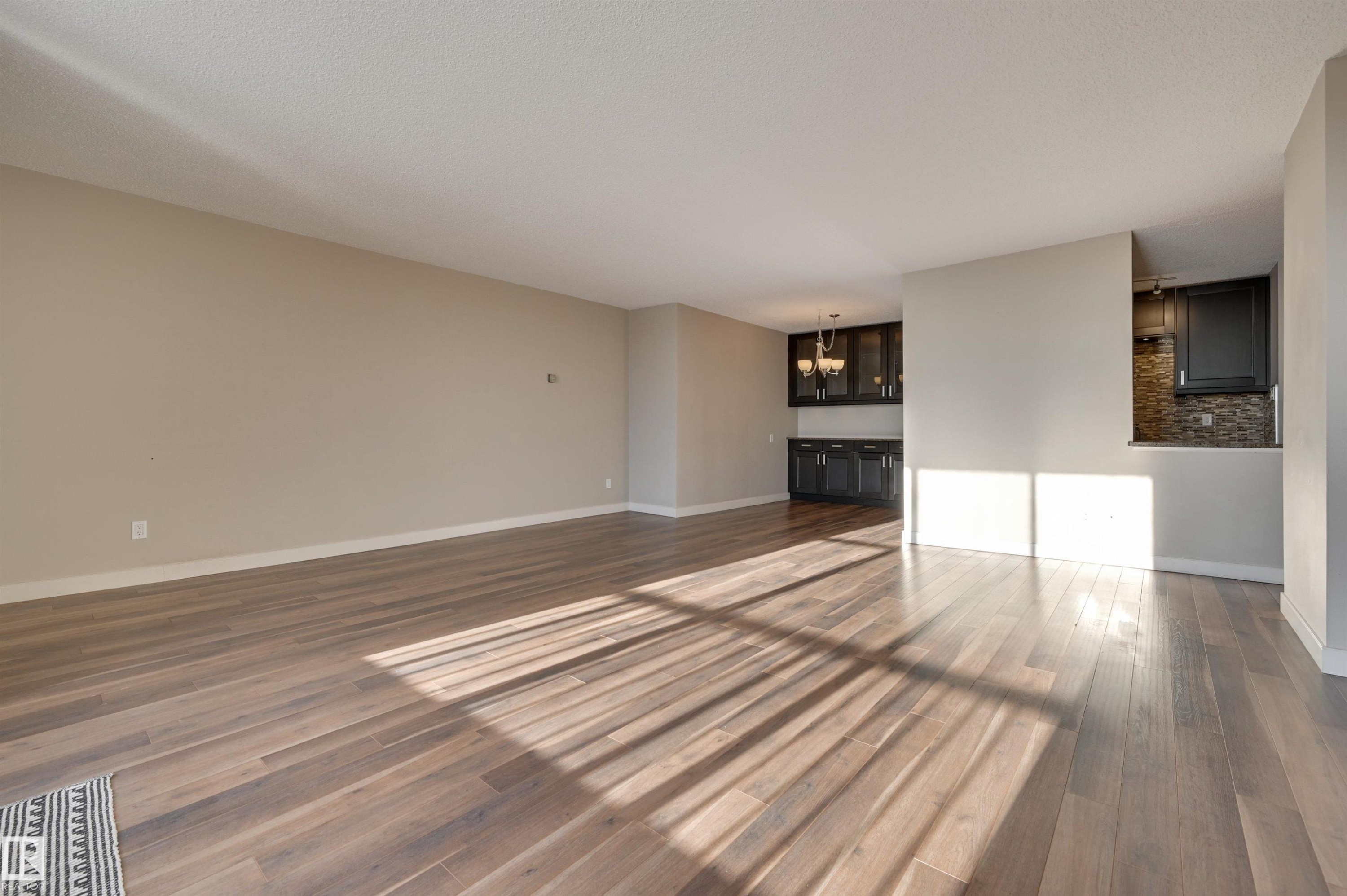 #406 12141 Jasper Av Nw, Edmonton, AB - Indoor
