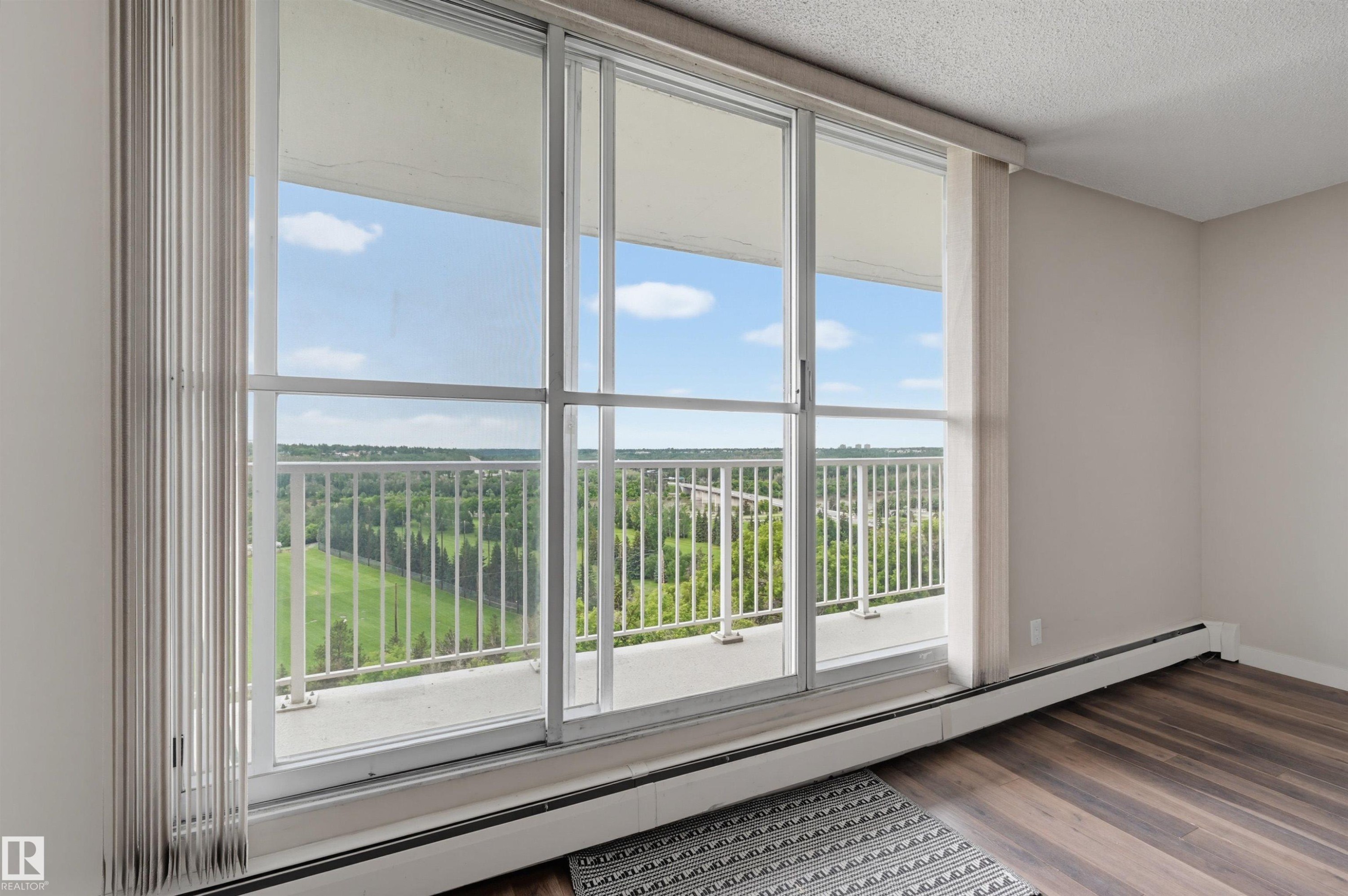 #406 12141 Jasper Av Nw, Edmonton, AB - Indoor Photo Showing Other Room