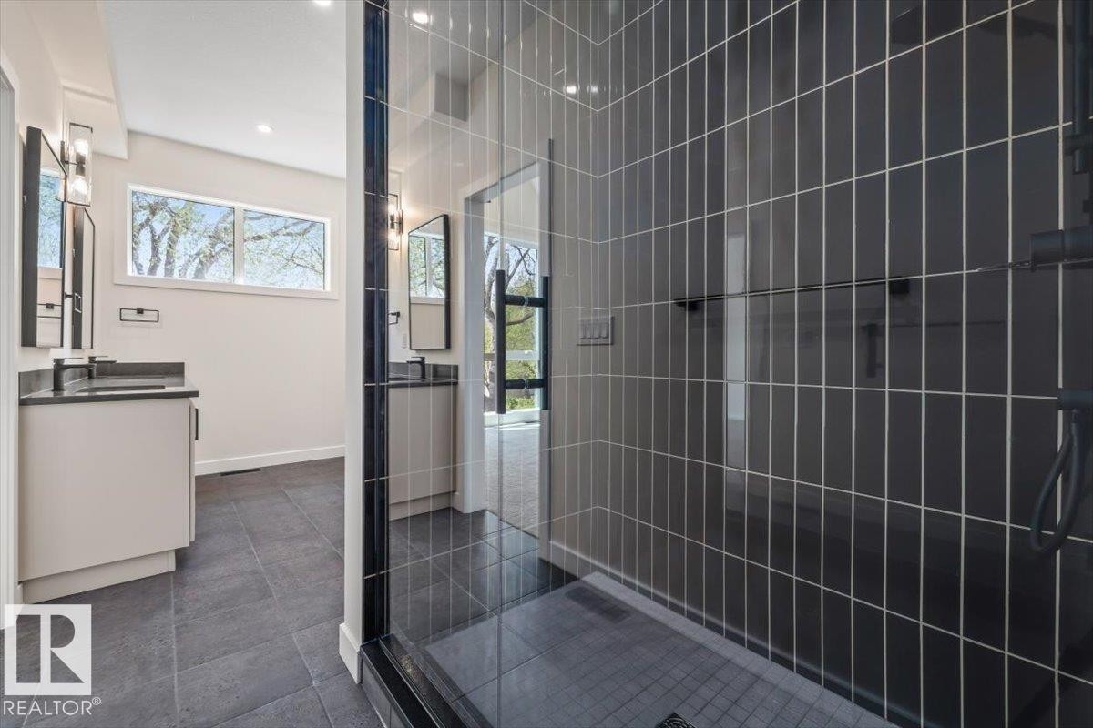 10932 132 Street, Edmonton, AB - Indoor Photo Showing Bathroom