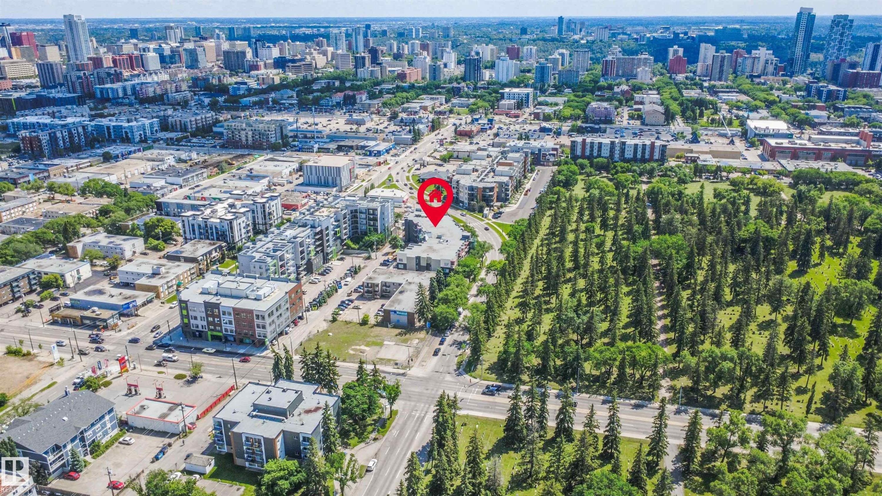 Aerial perspective showcasing a dense urban core with a significant green space - #209 10611 117 St Nw, Edmonton, AB